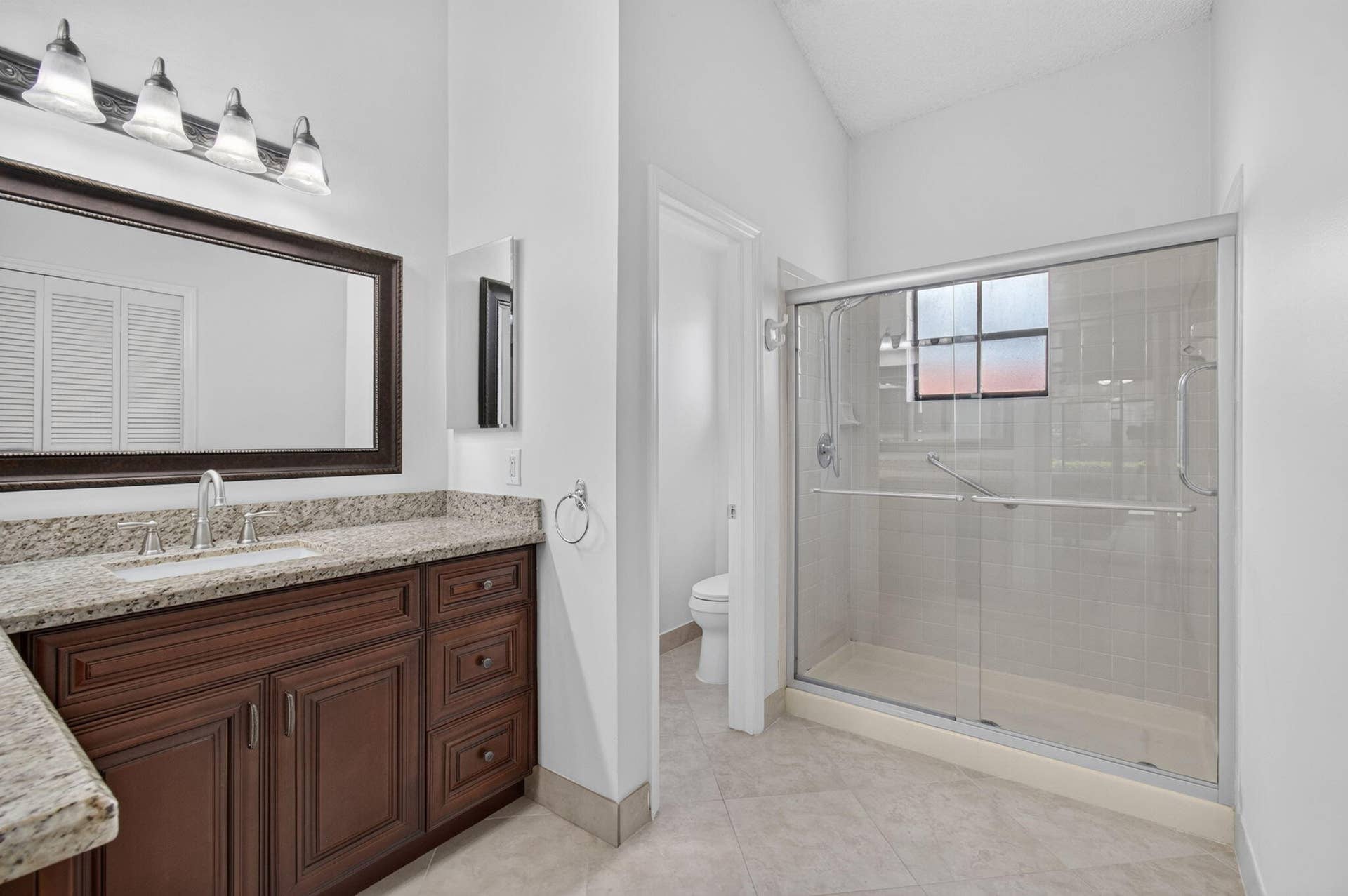 5887 PARKWALK Circle W, Boynton Beach, FL 33472 MASTER BATH