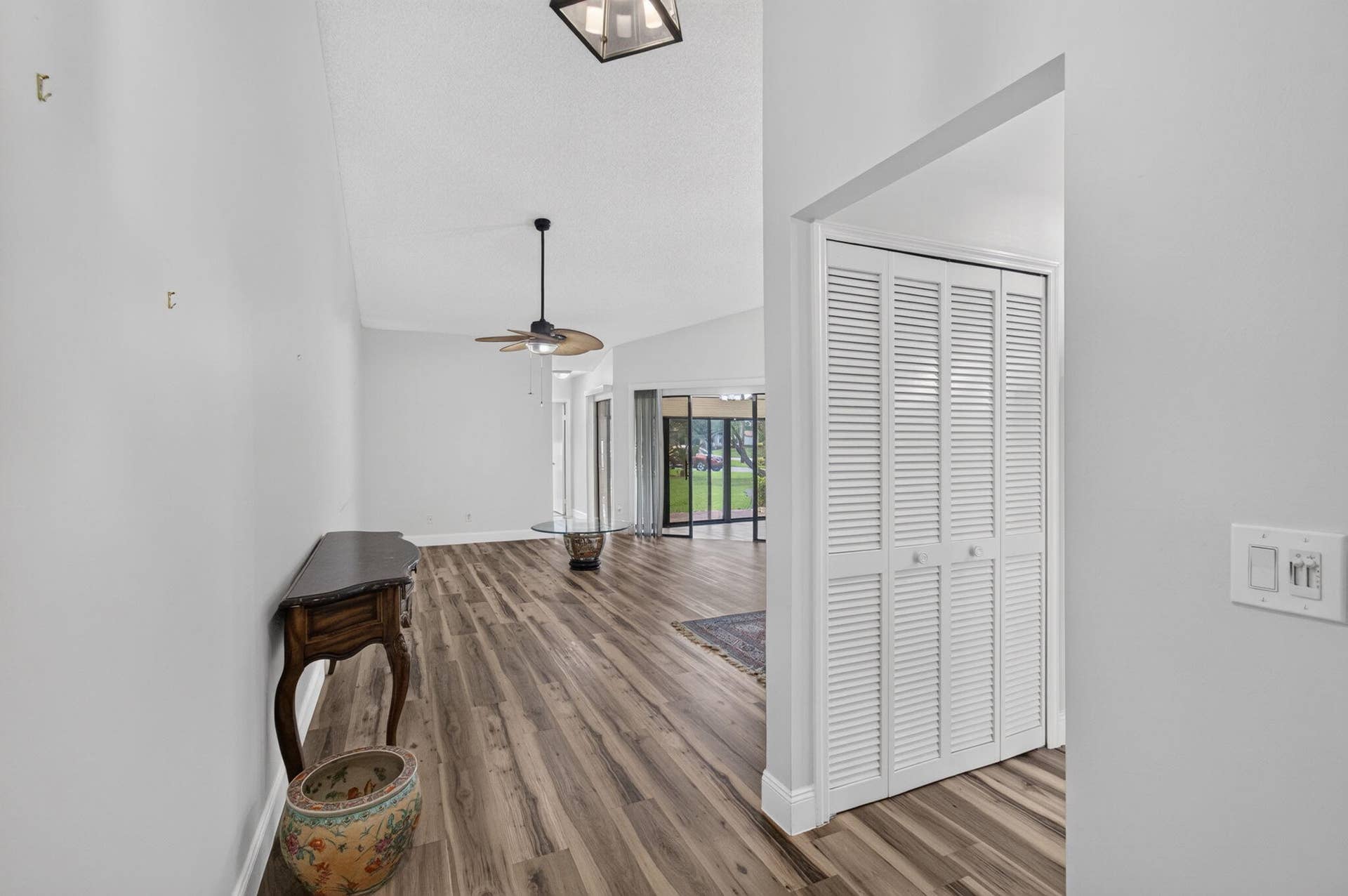 5887 PARKWALK Circle W, Boynton Beach, FL 33472 ENTRANCE FOYER