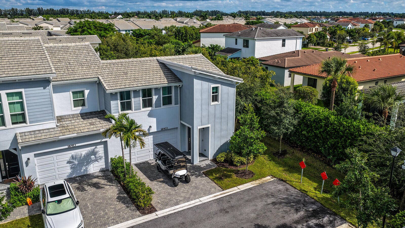 Large end unit Townhouse surrounded by privacy and nature.