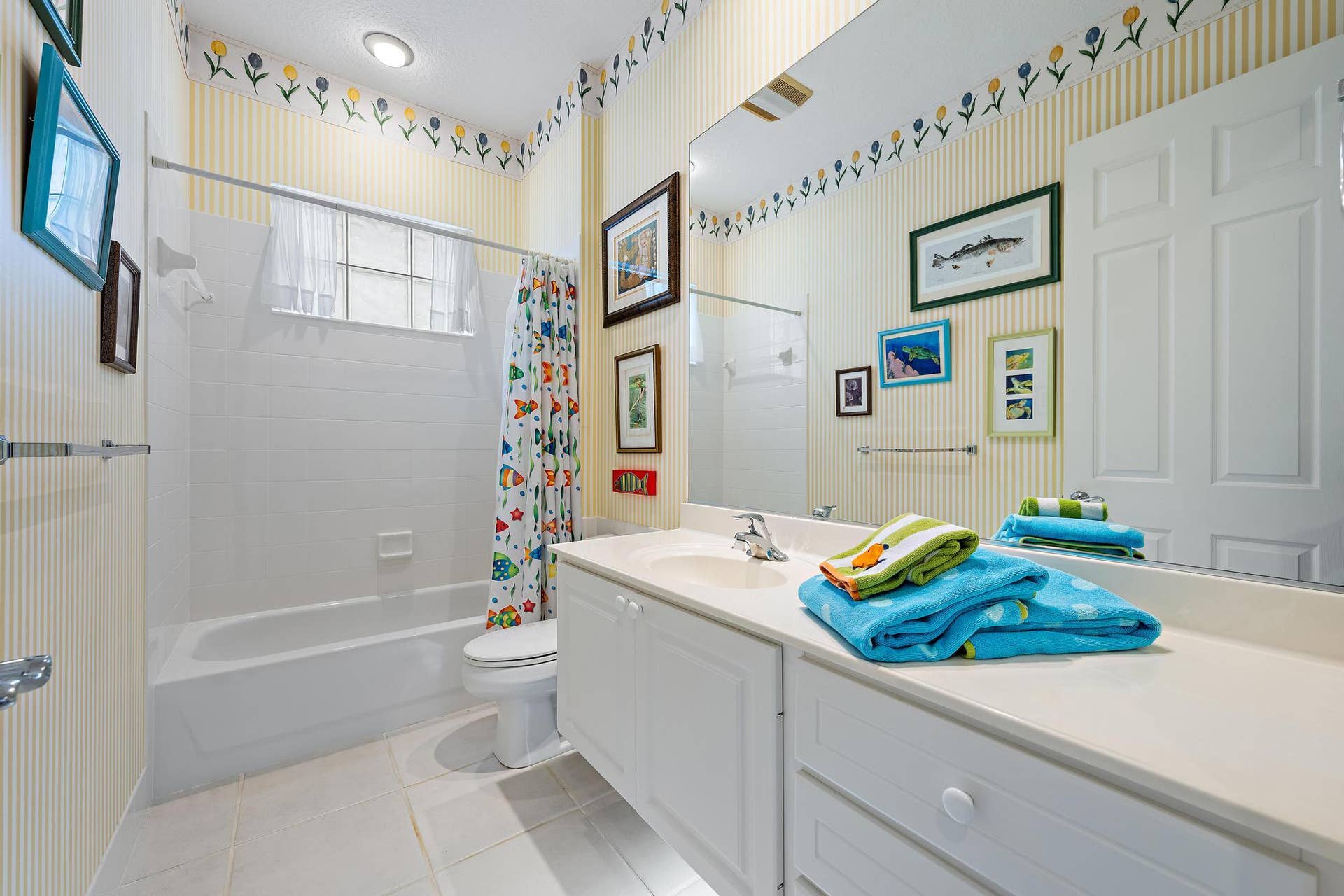 244 HONEYSUCKLE Drive, Jupiter, FL 33458 Guest bathroom