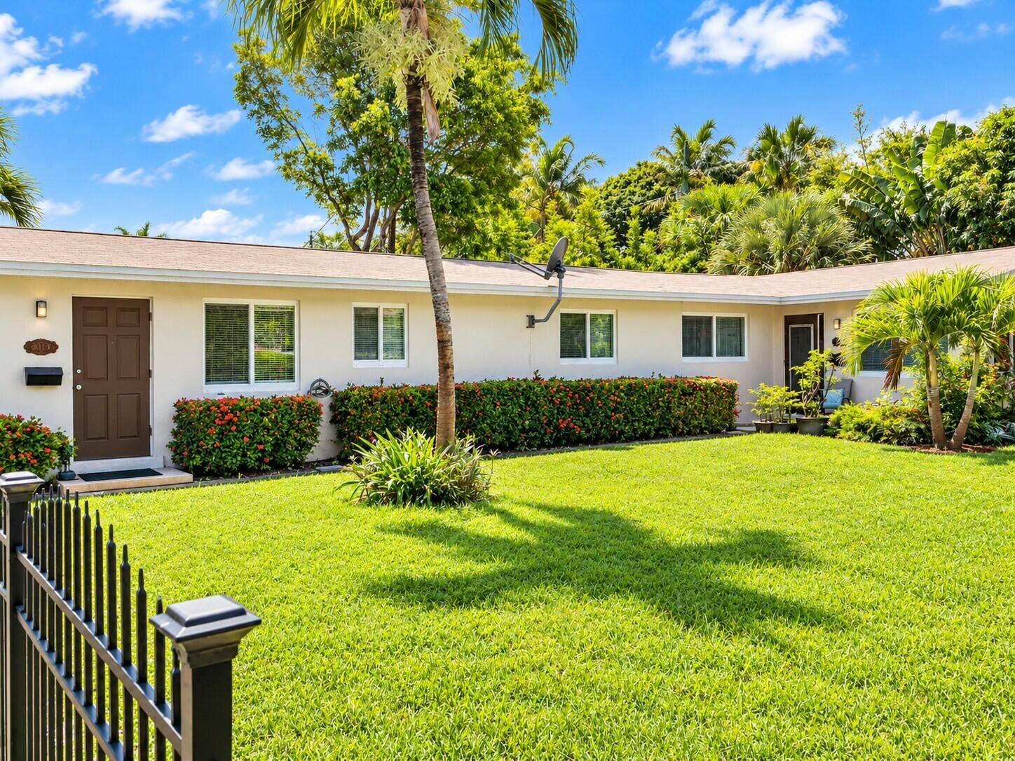 809 NE 16TH Street, Fort Lauderdale, Fort Lauderdale, FL 33304 Sunny Tropical Ranch House