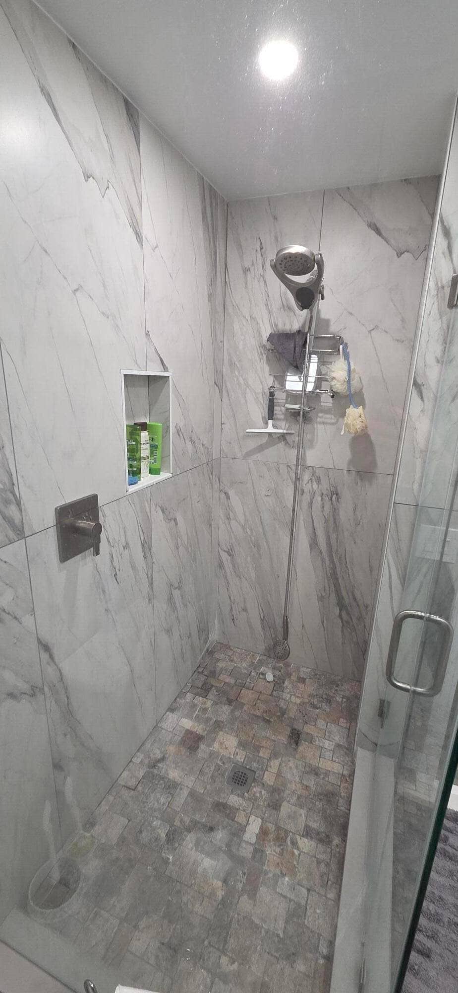 2448 NE 13TH Avenue, Pompano Beach, FL 33064 2ND BATH SHOWER