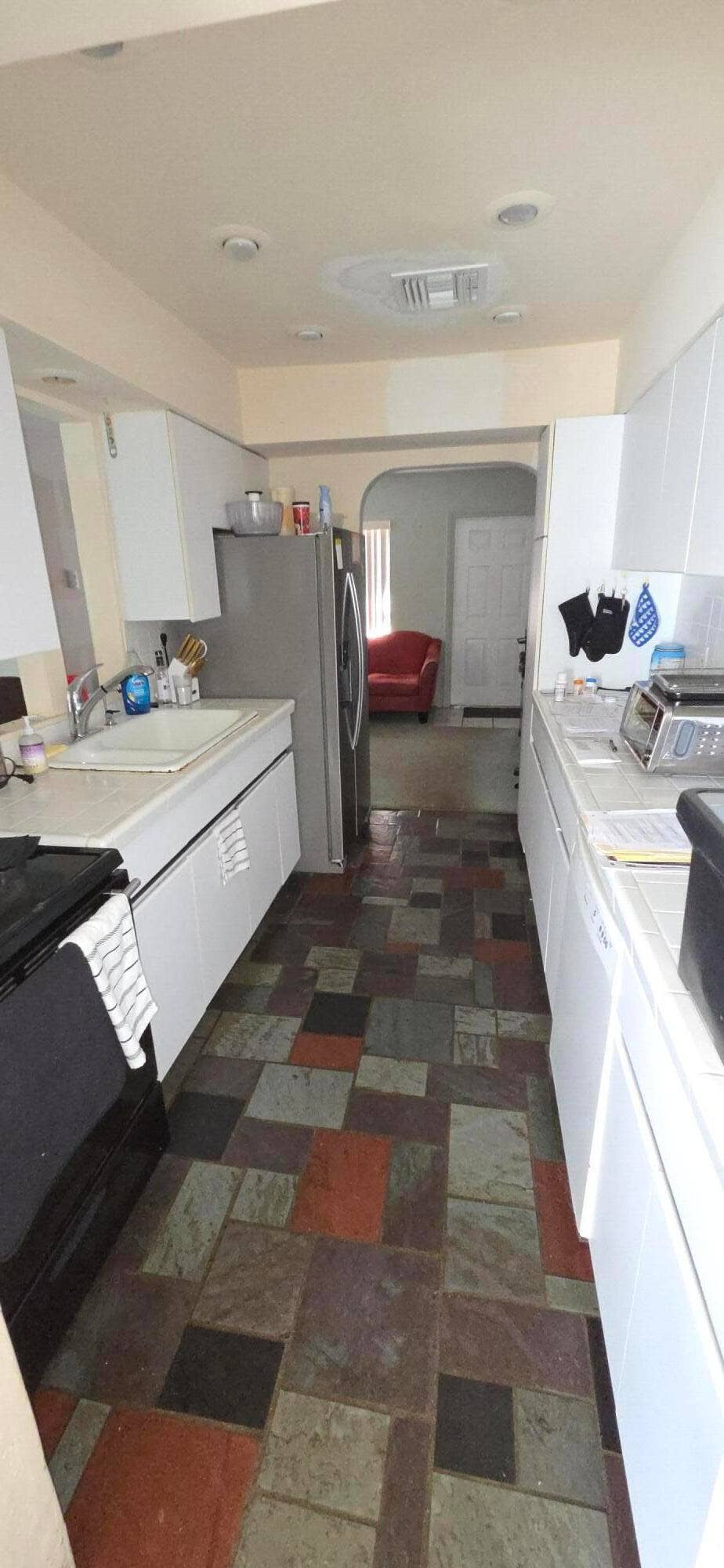 2448 NE 13TH Avenue, Pompano Beach, FL 33064 KITCHEN