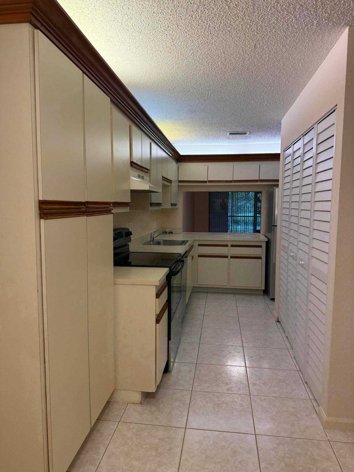 12028 ROYAL PALM Boulevard, #3-F, Coral Springs, FL 33065 Kitchen_f