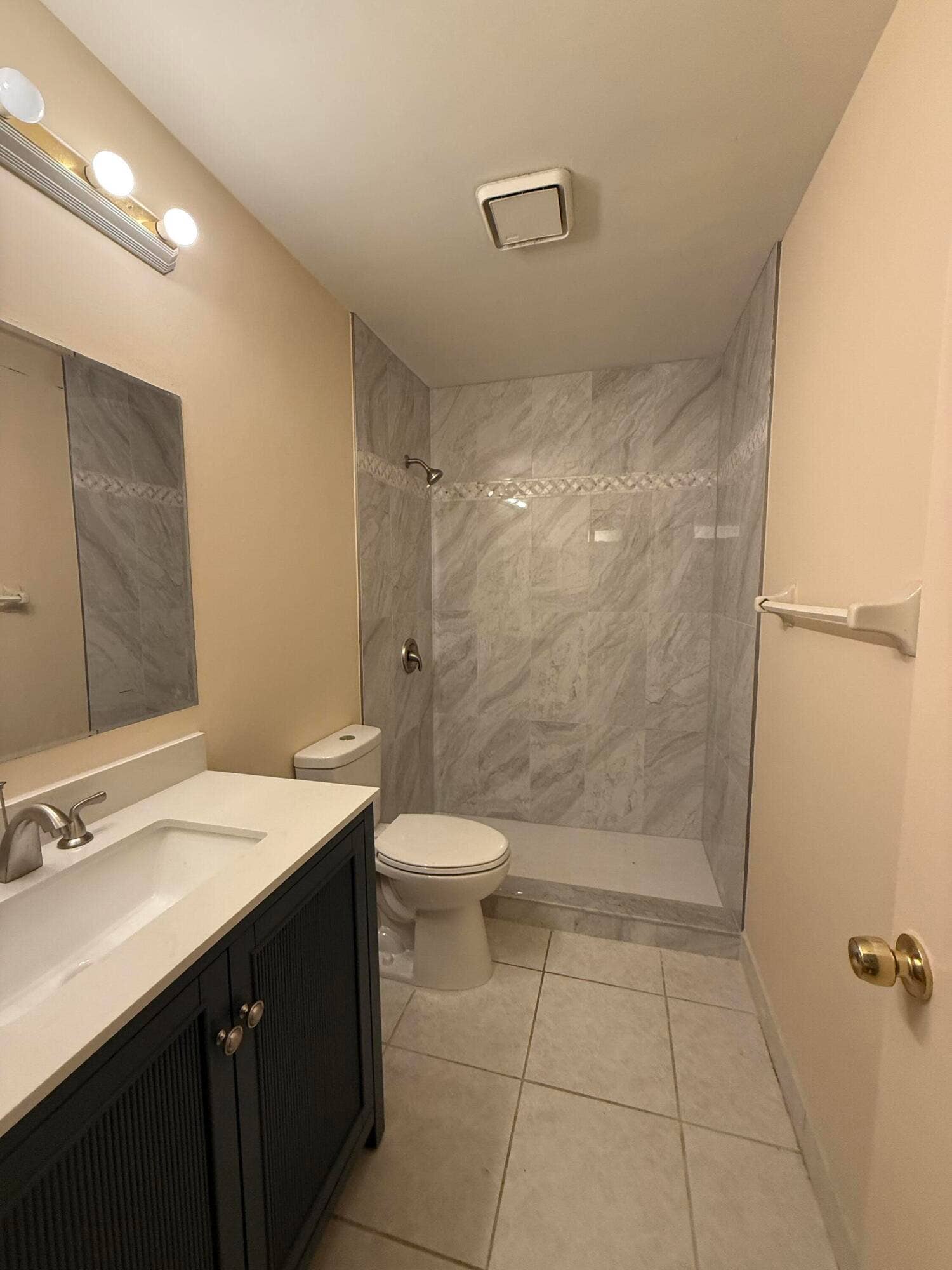 12028 ROYAL PALM Boulevard, #3-F, Coral Springs, FL 33065 2nd bathrm-1
