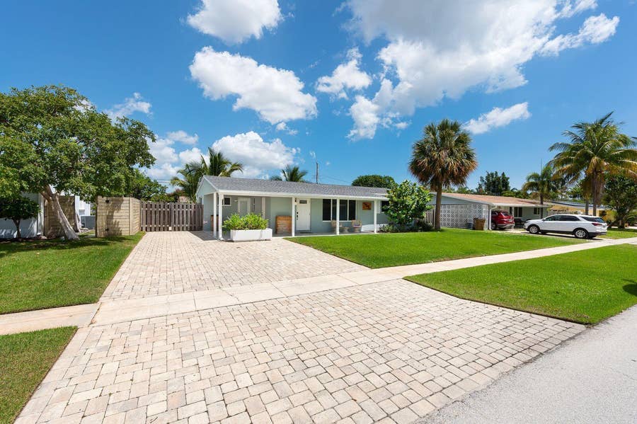 Property photo for 431 SE 4TH Street, Deerfield Beach, FL