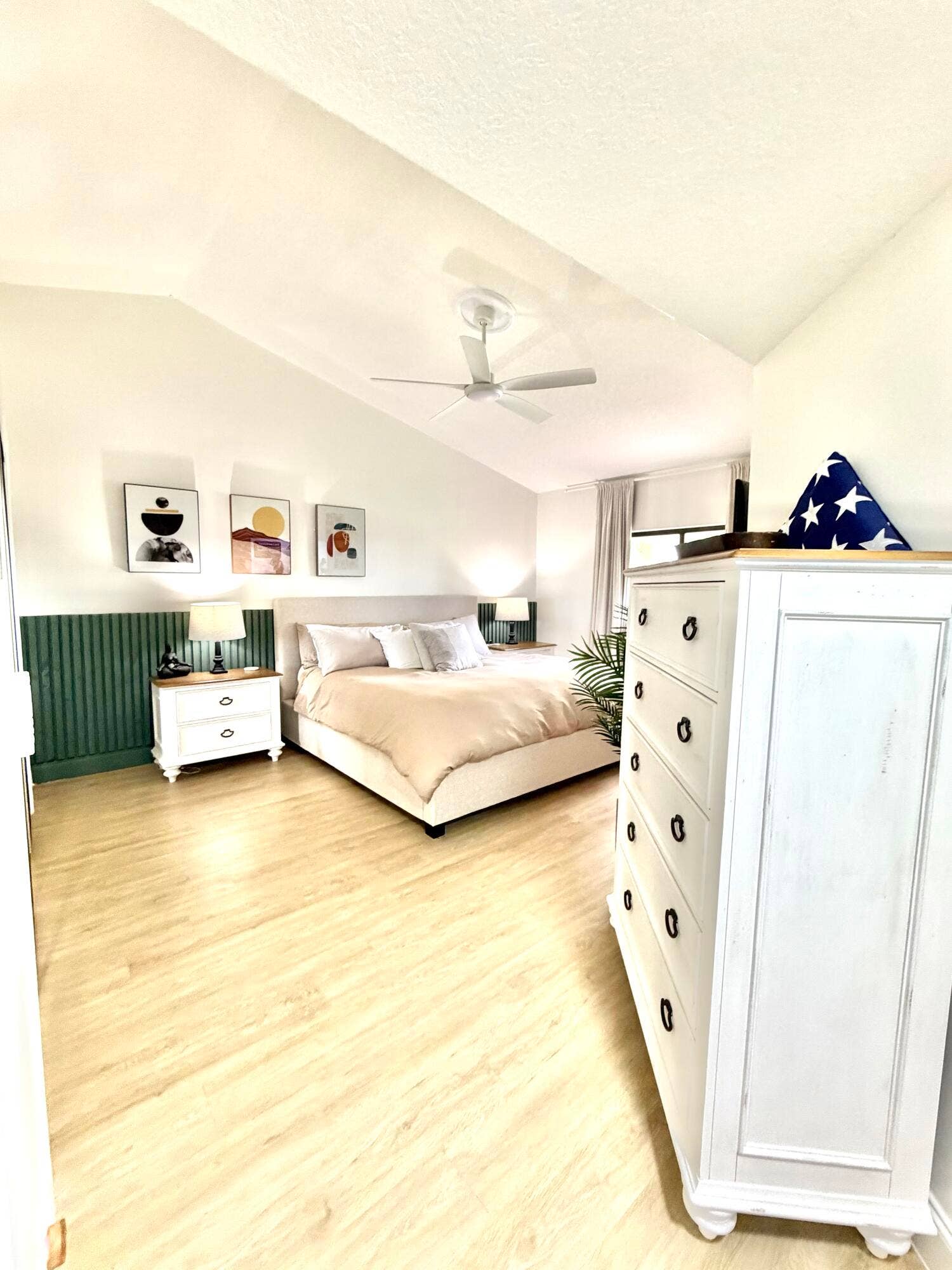 202 SEA OATS Drive E, #E, Juno Beach, Juno Beach, FL 33408 MASTER BED FROM ENTRY