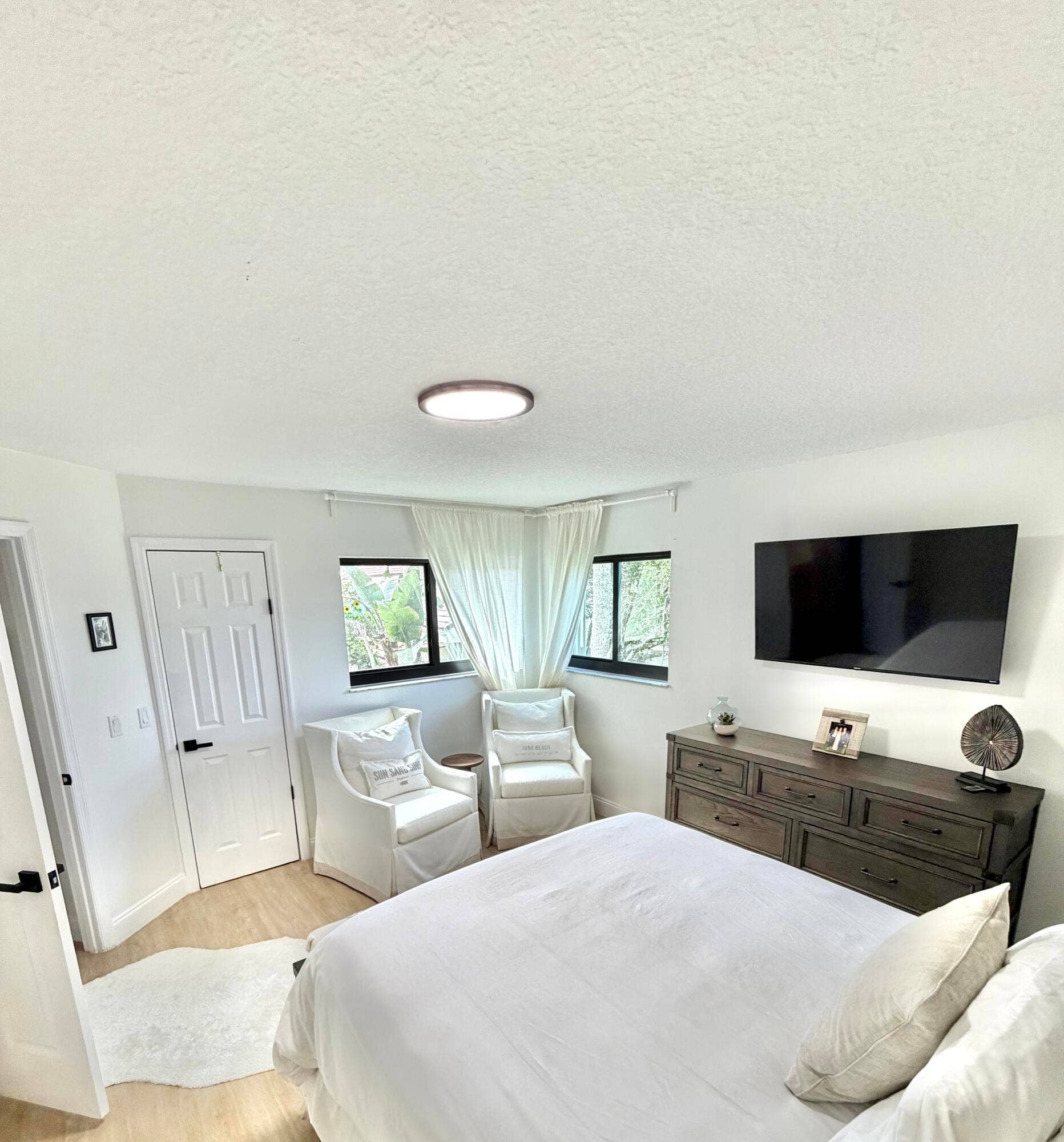 202 SEA OATS Drive E, #E, Juno Beach, Juno Beach, FL 33408 JUNO BANYAN ROOM BRIGHTEST