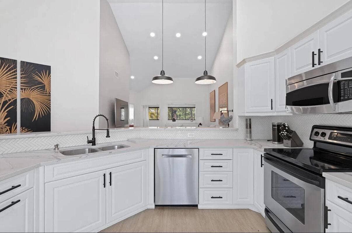 202 SEA OATS Drive E, #E, Juno Beach, Juno Beach, FL 33408 JUNO KITCHEN & LIVING ROOM