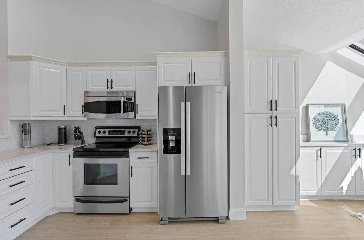 202 SEA OATS Drive E, #E, Juno Beach, Juno Beach, FL 33408 JUNO KITCHEN APPLIANCES