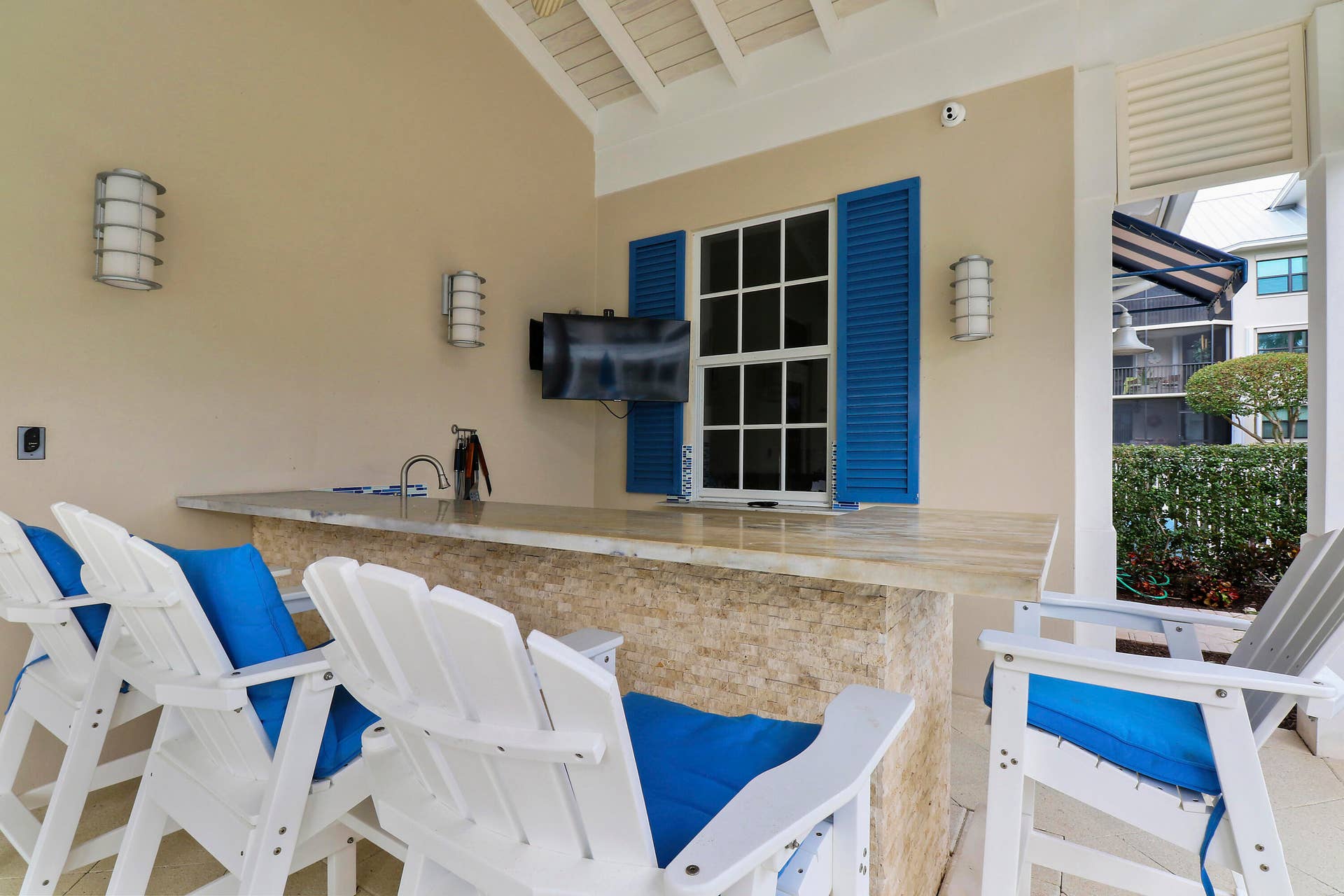 235 Bay Colony Drive N, Juno Beach, FL 33408 Community Bar Area