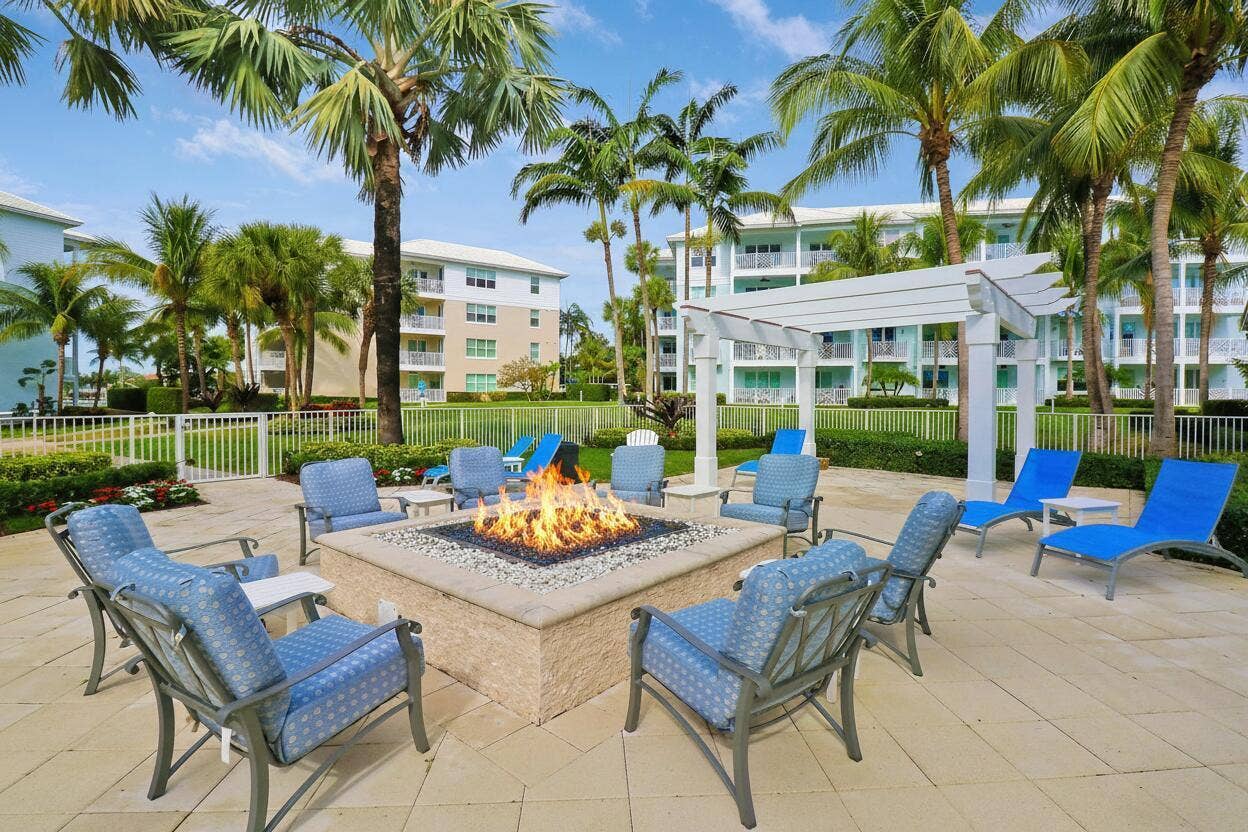 235 Bay Colony Drive N, Juno Beach, FL 33408 Fire Pit