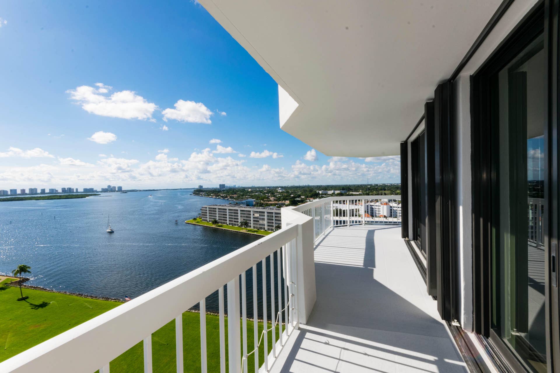 123 Lakeshore Drive, #1543, North Palm Beach, FL 33408 Covered Balcony