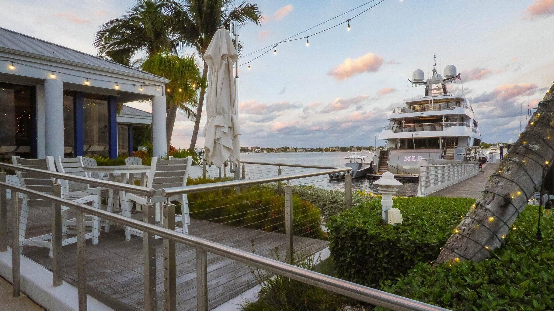 123 Lakeshore Drive, #1543, North Palm Beach, FL 33408 Belle's Restaurant