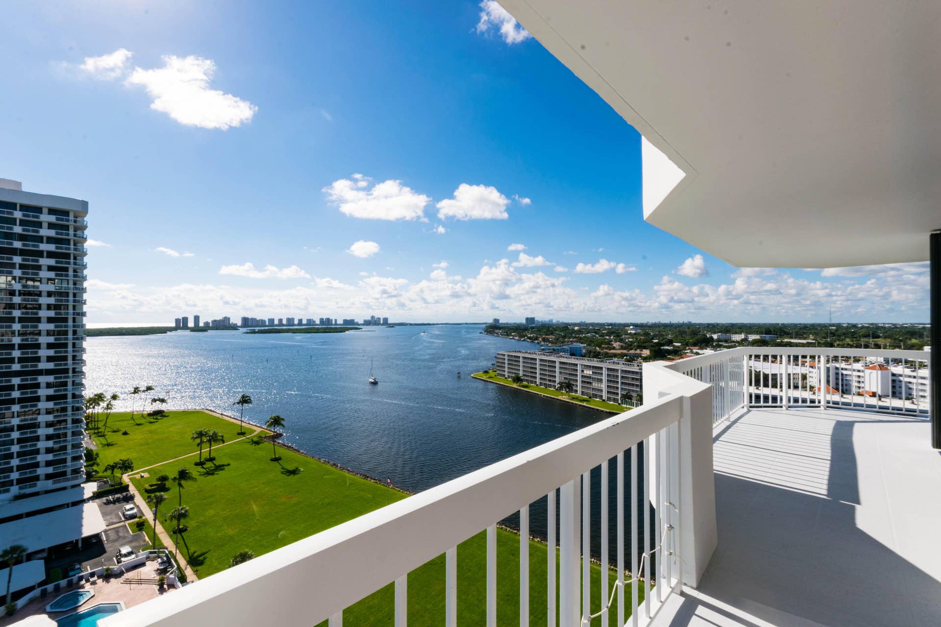 123 Lakeshore Drive, #1543, North Palm Beach, FL 33408 Wrap-around Covered Balcony