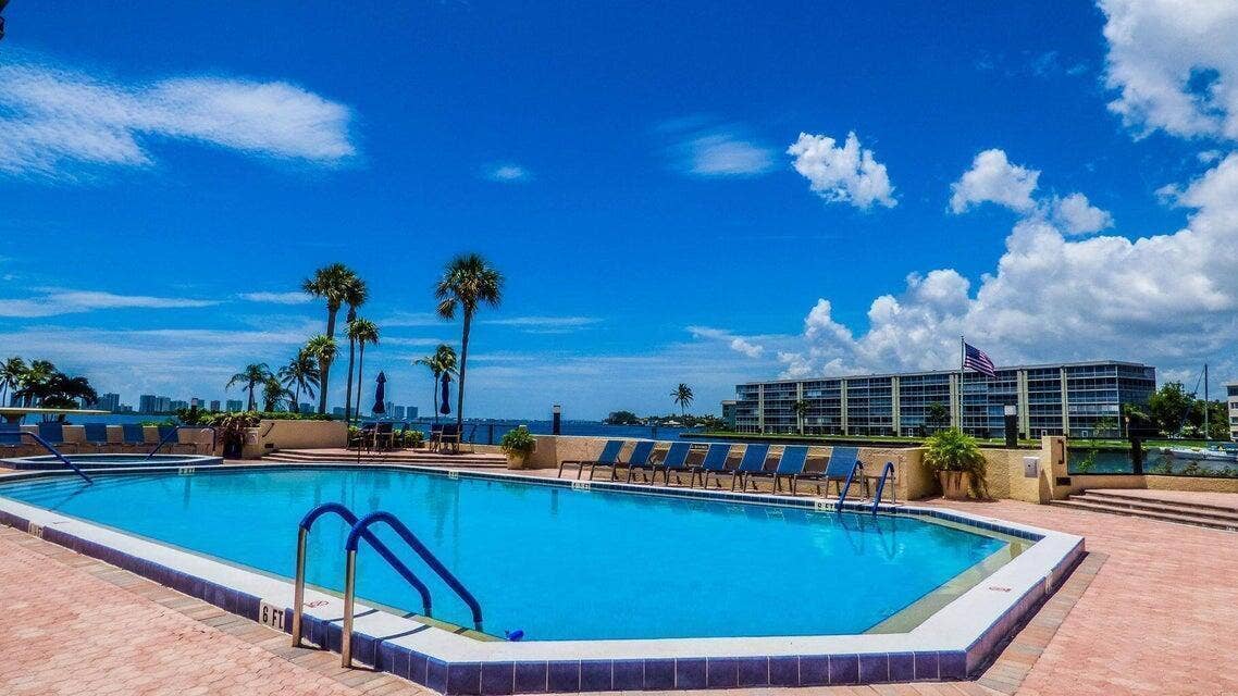 123 Lakeshore Drive, #1543, North Palm Beach, FL 33408 Pool