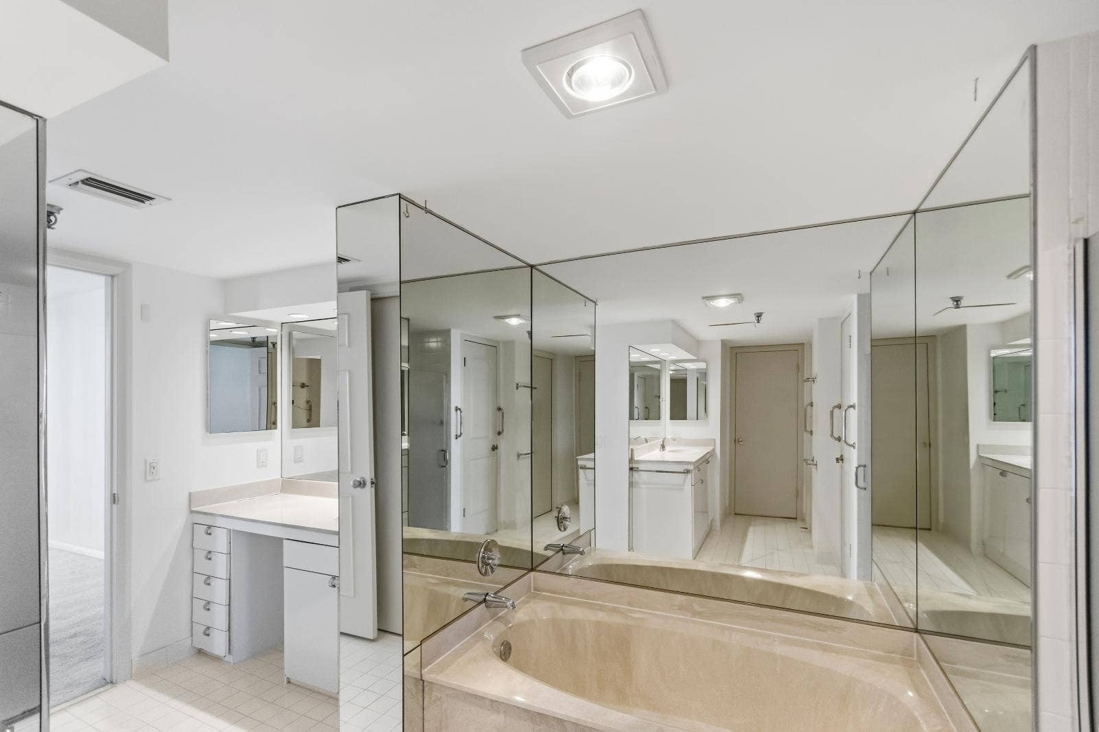123 Lakeshore Drive, #1543, North Palm Beach, FL 33408 Primary Bathroom