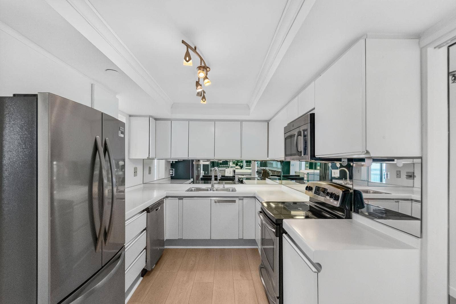 123 Lakeshore Drive, #1543, North Palm Beach, FL 33408 Kitchen