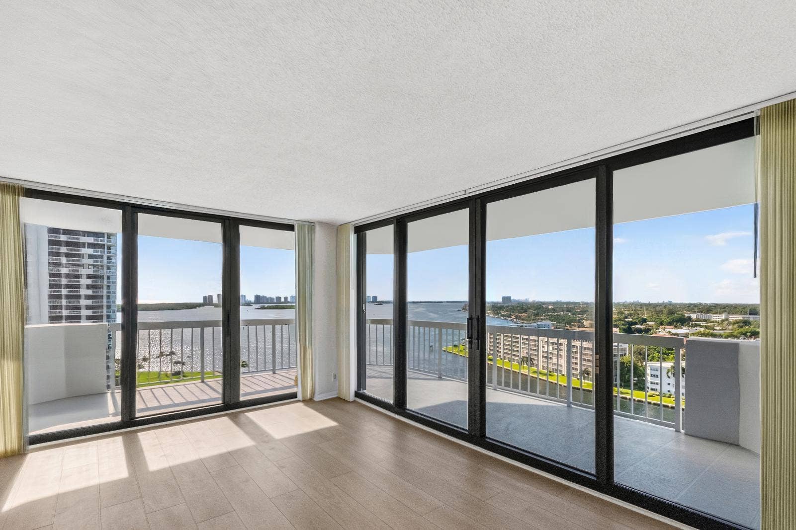 123 Lakeshore Drive, #1543, North Palm Beach, FL 33408 Living Room