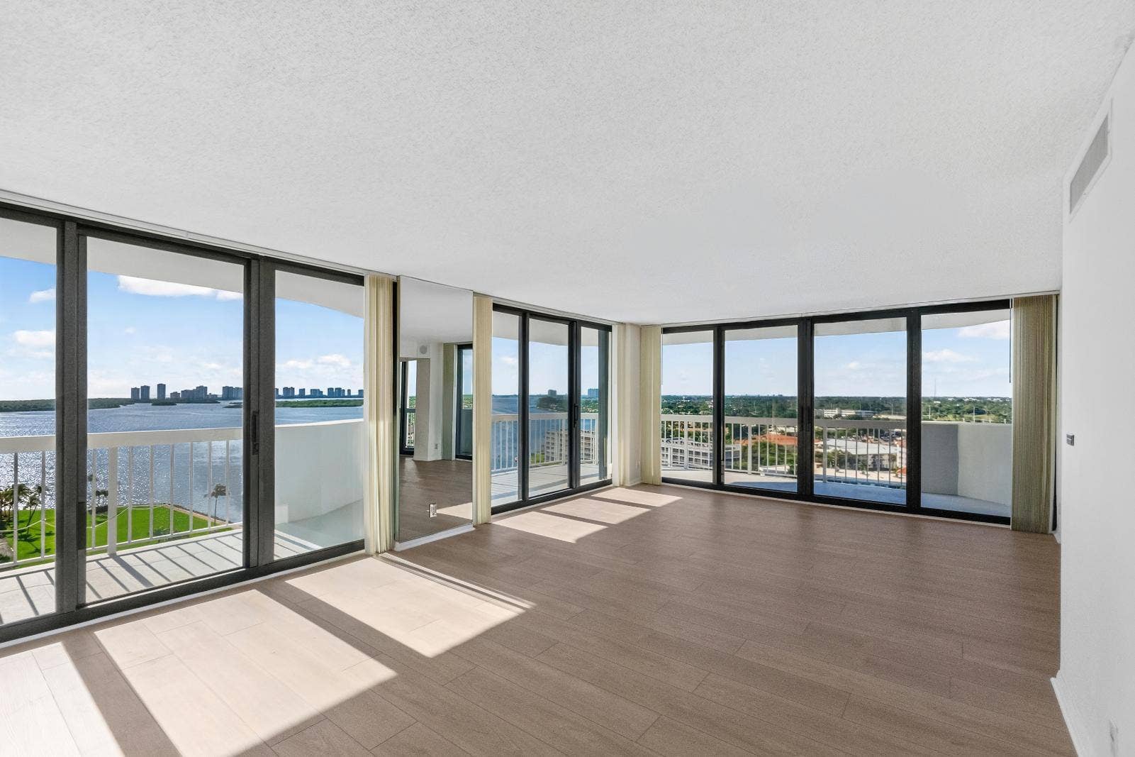 123 Lakeshore Drive, #1543, North Palm Beach, FL 33408 Living Room