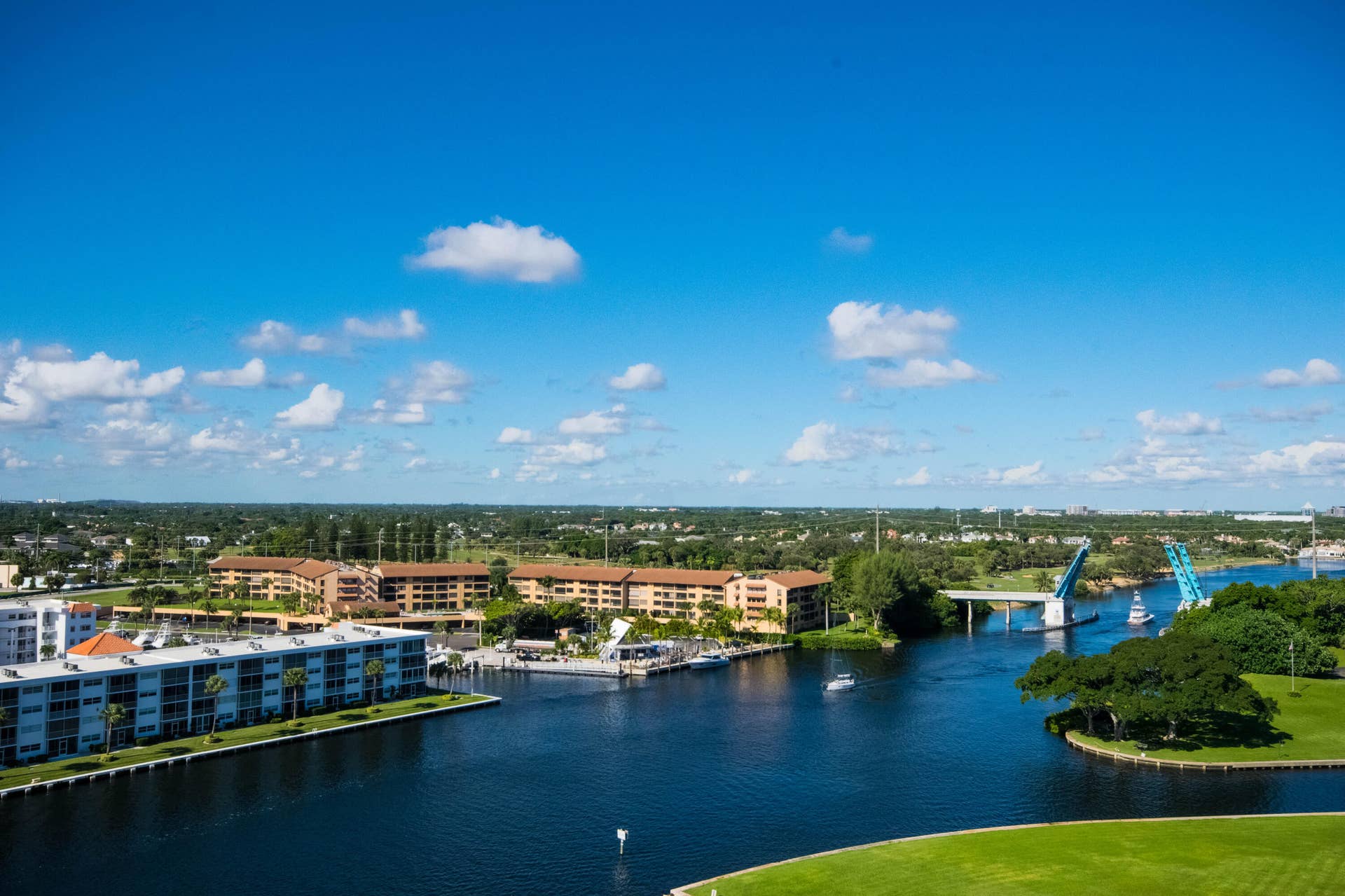 123 Lakeshore Drive, #1543, North Palm Beach, FL 33408 Intracoastal View