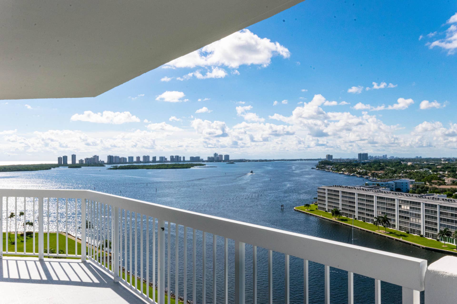 123 Lakeshore Drive, #1543, North Palm Beach, FL 33408 Covered Balcony View