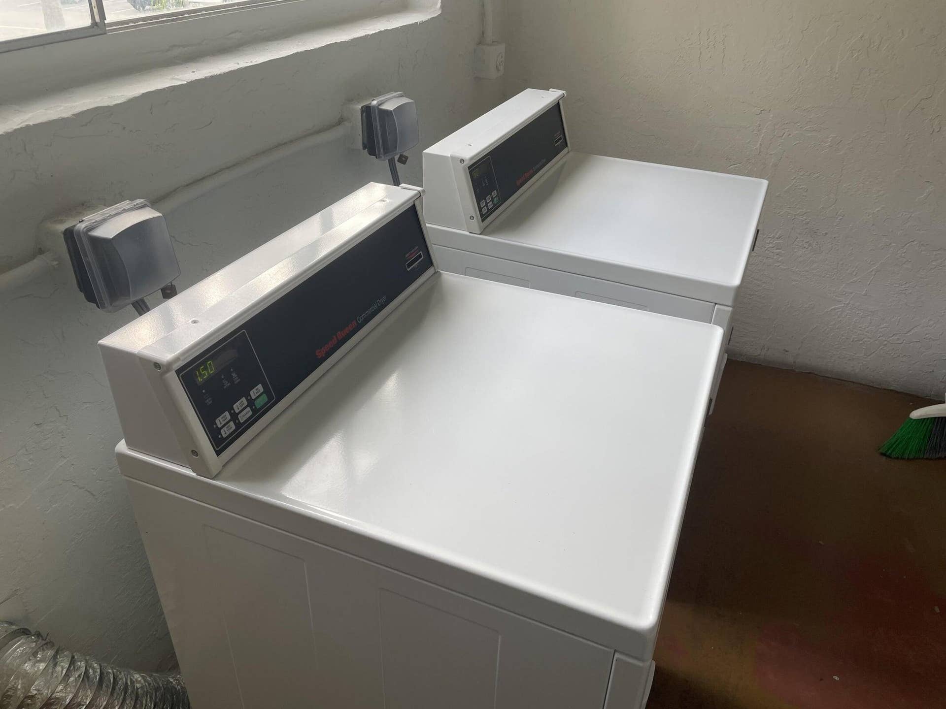700 Village Green Court, #208, Palm Springs, FL 33461 Clothes dryers