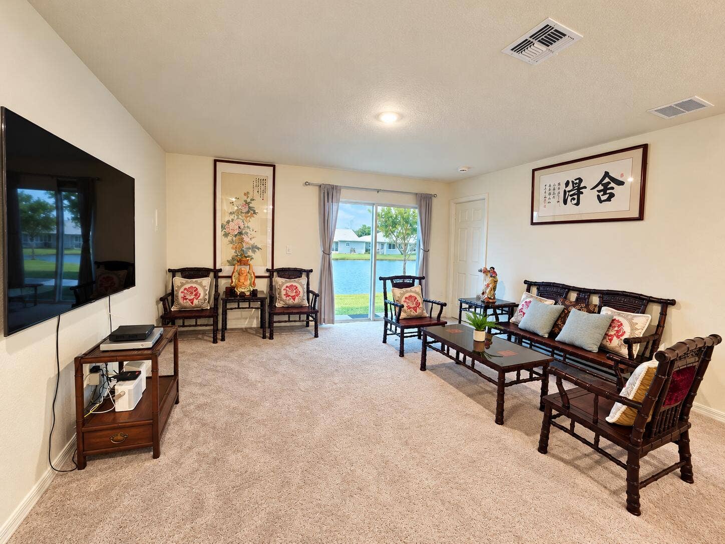 698 SE 25TH Drive, Okeechobee, FL 34974 Living room with water view