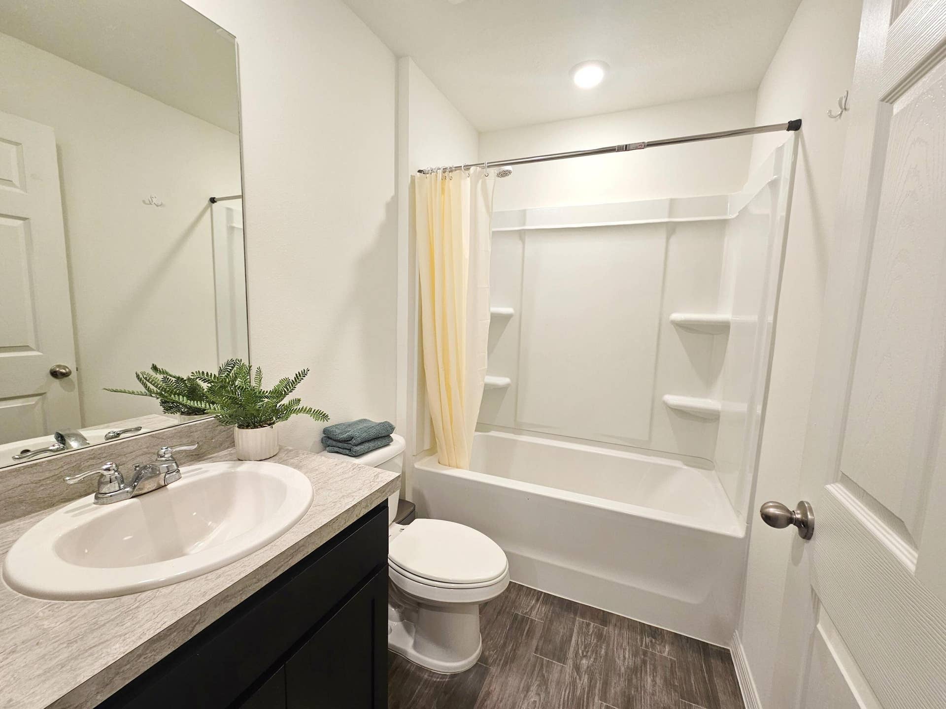 698 SE 25TH Drive, Okeechobee, FL 34974 Bathroom 2