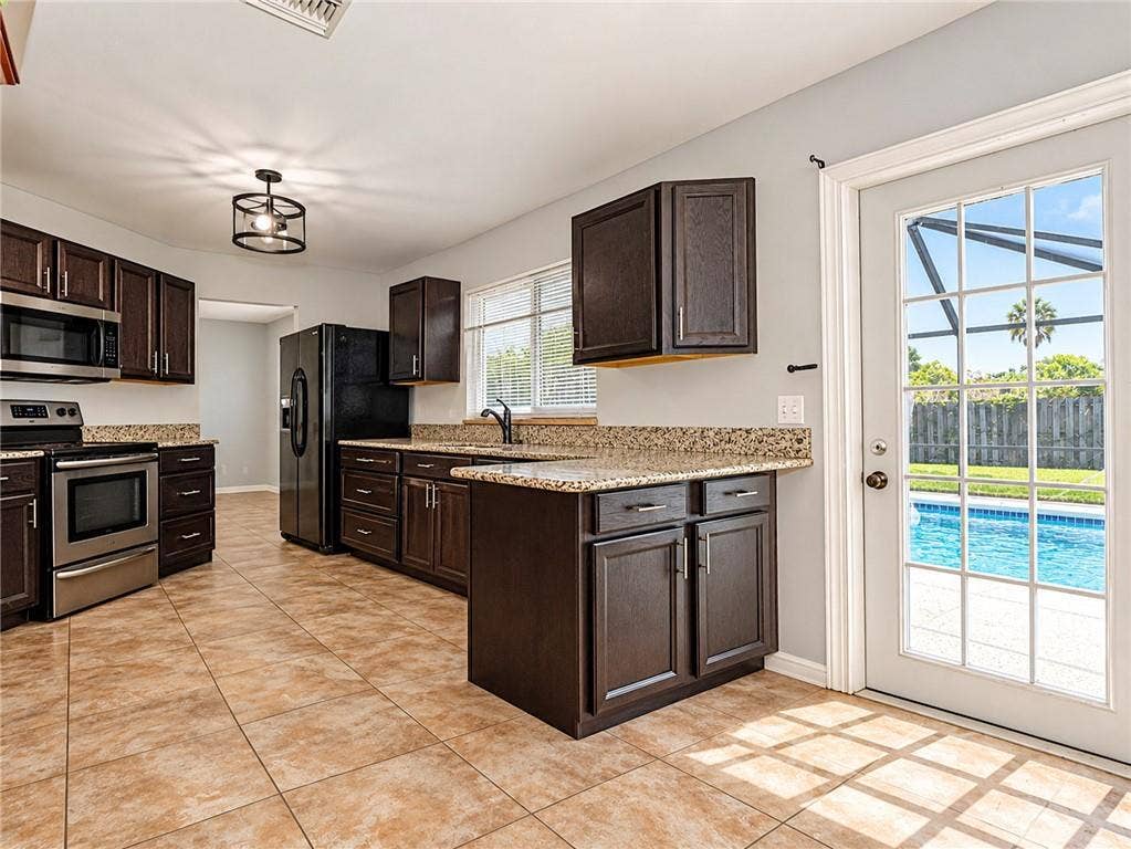 795 4TH Lane, Vero Beach, FL 32962 16a