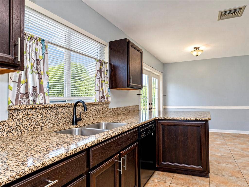 795 4TH Lane, Vero Beach, FL 32962 12A