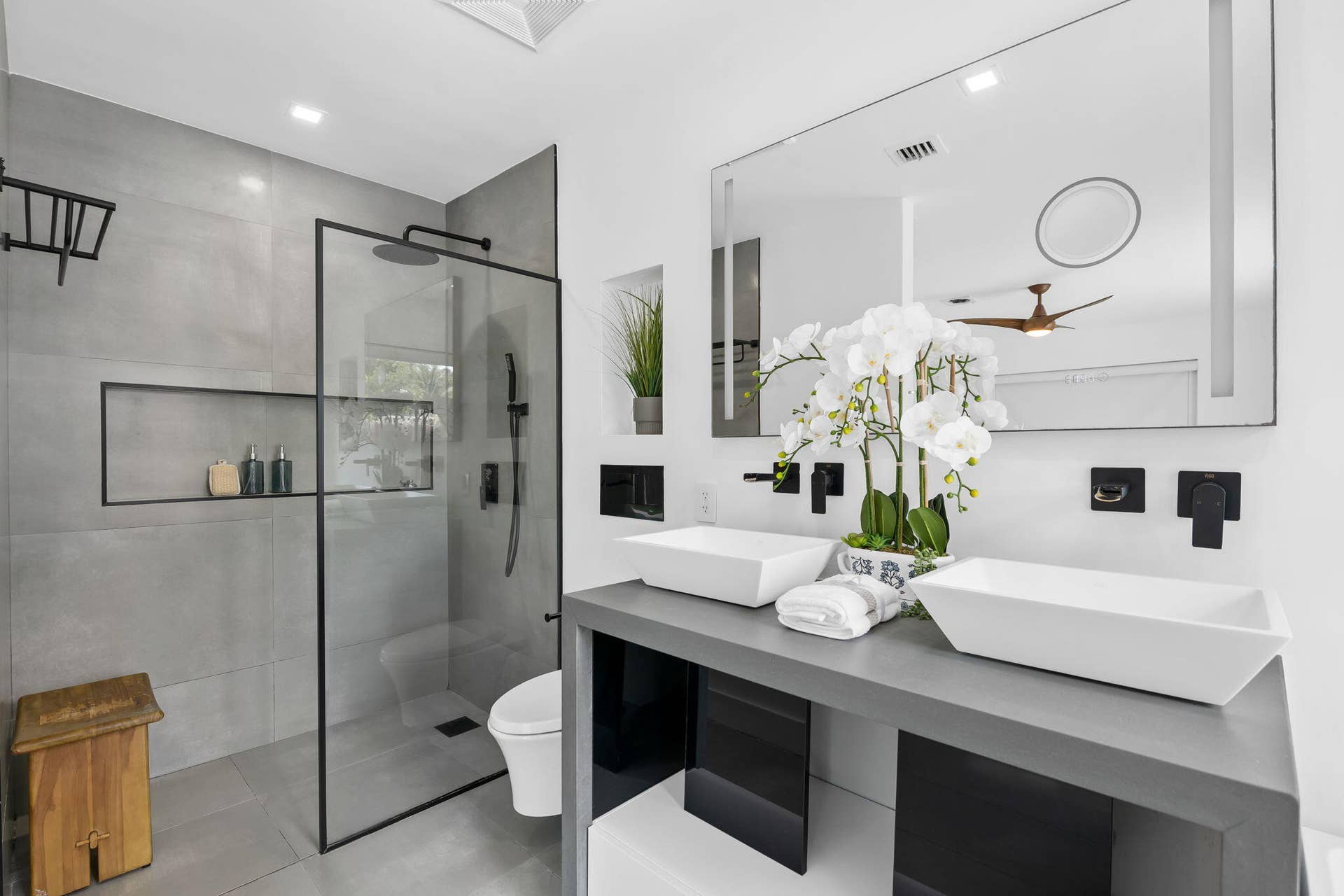 2041 NE 52ND Street, Fort Lauderdale, FL 33308 Primary Bath