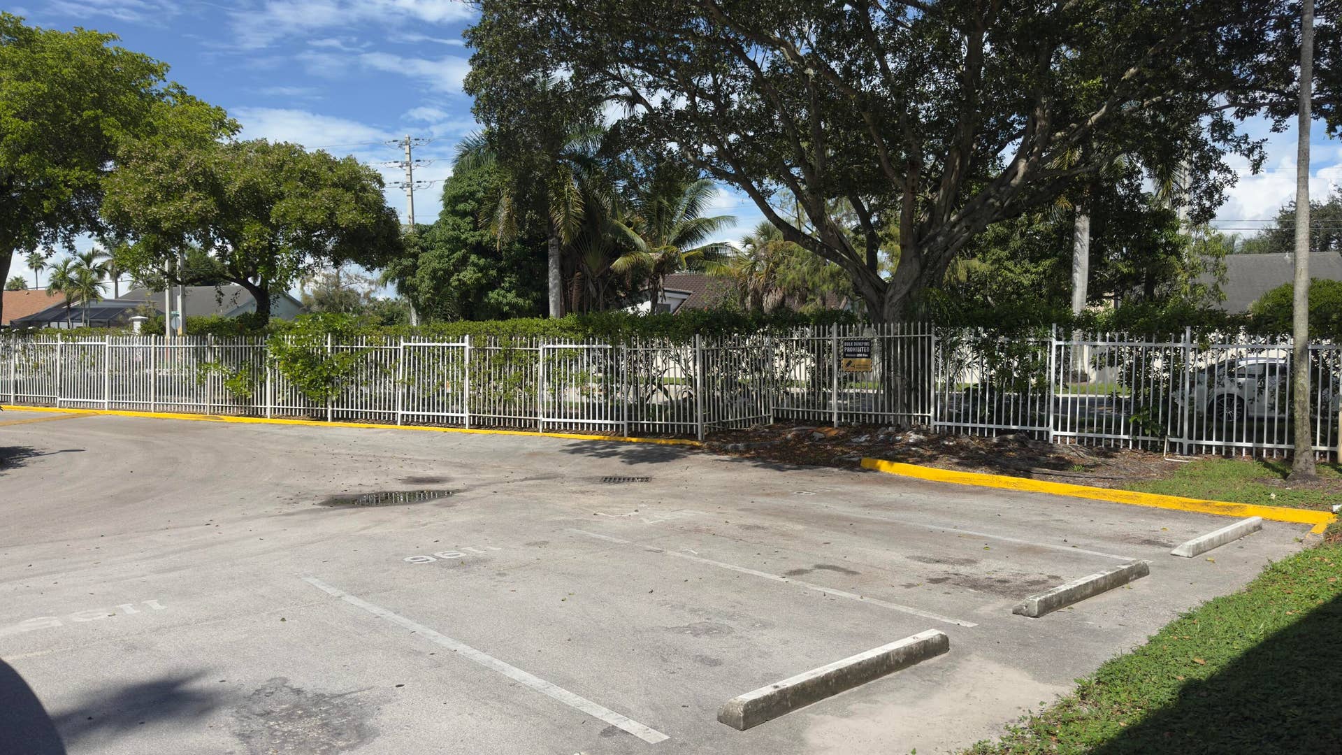4220 INVERRARY Boulevard, #99A, Lauderhill, Lauderhill, FL 33319 Community fence