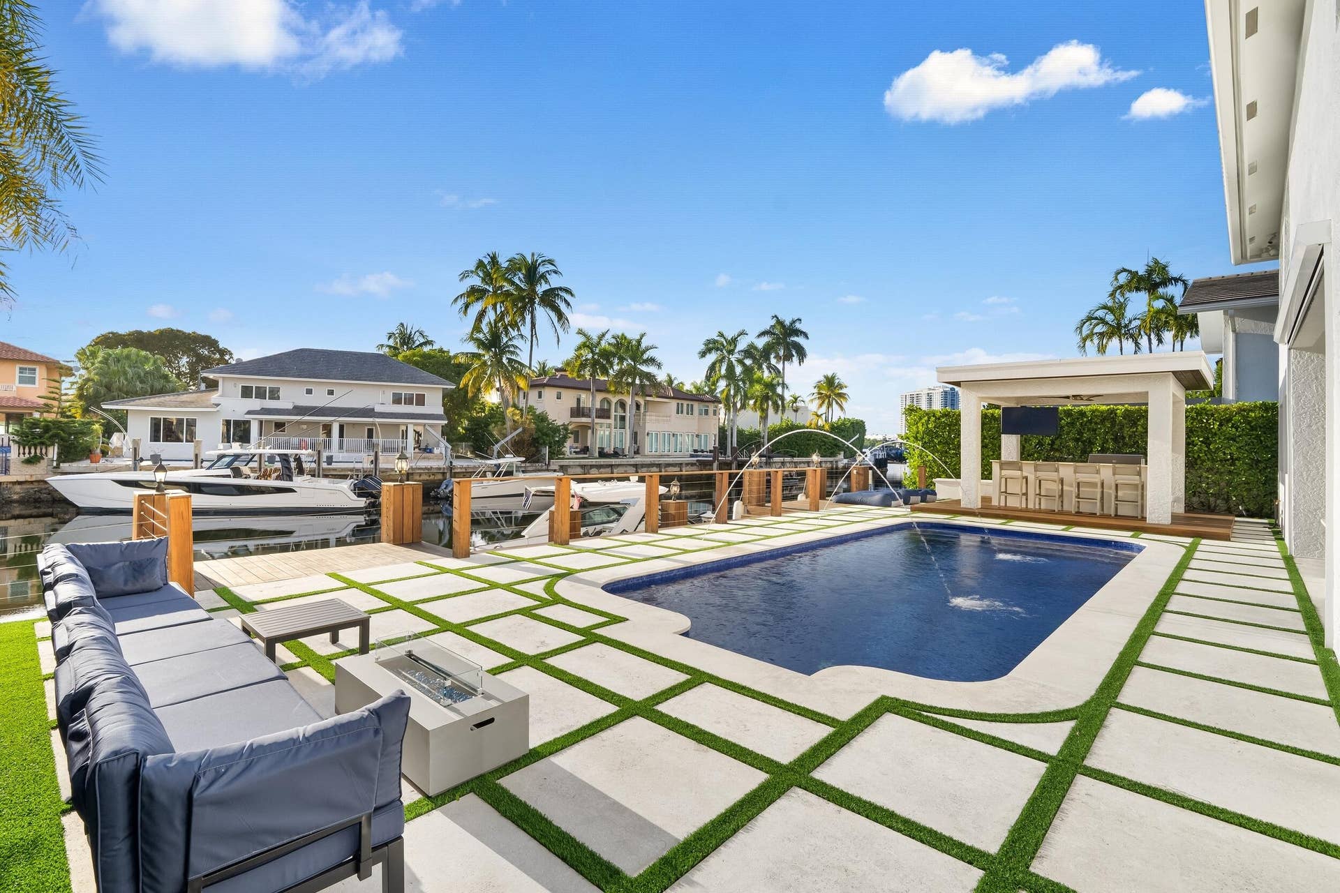 16430 NE 30th Avenue, North Miami Beach, FL 33160 16430