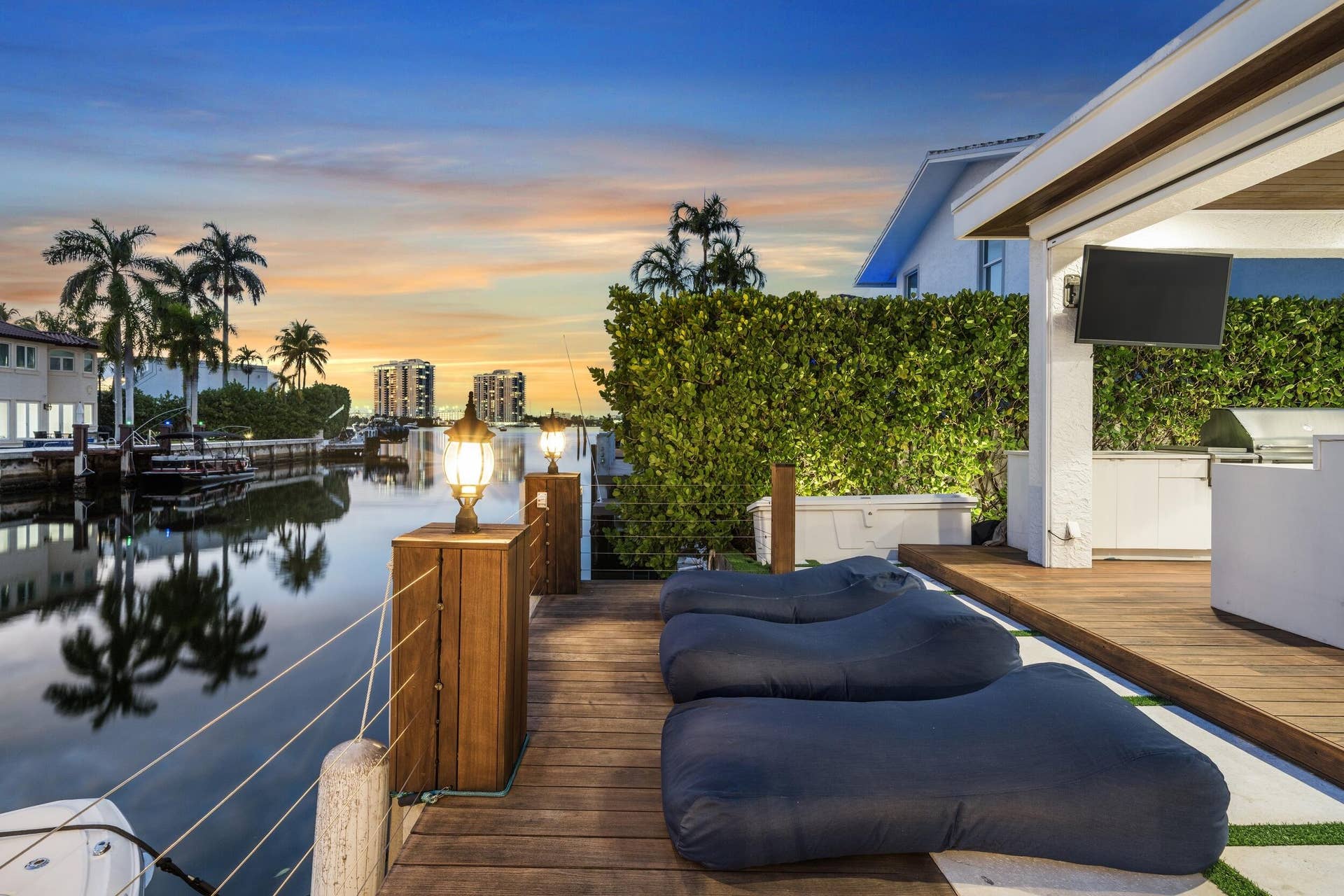16430 NE 30th Avenue, North Miami Beach, FL 33160 16430