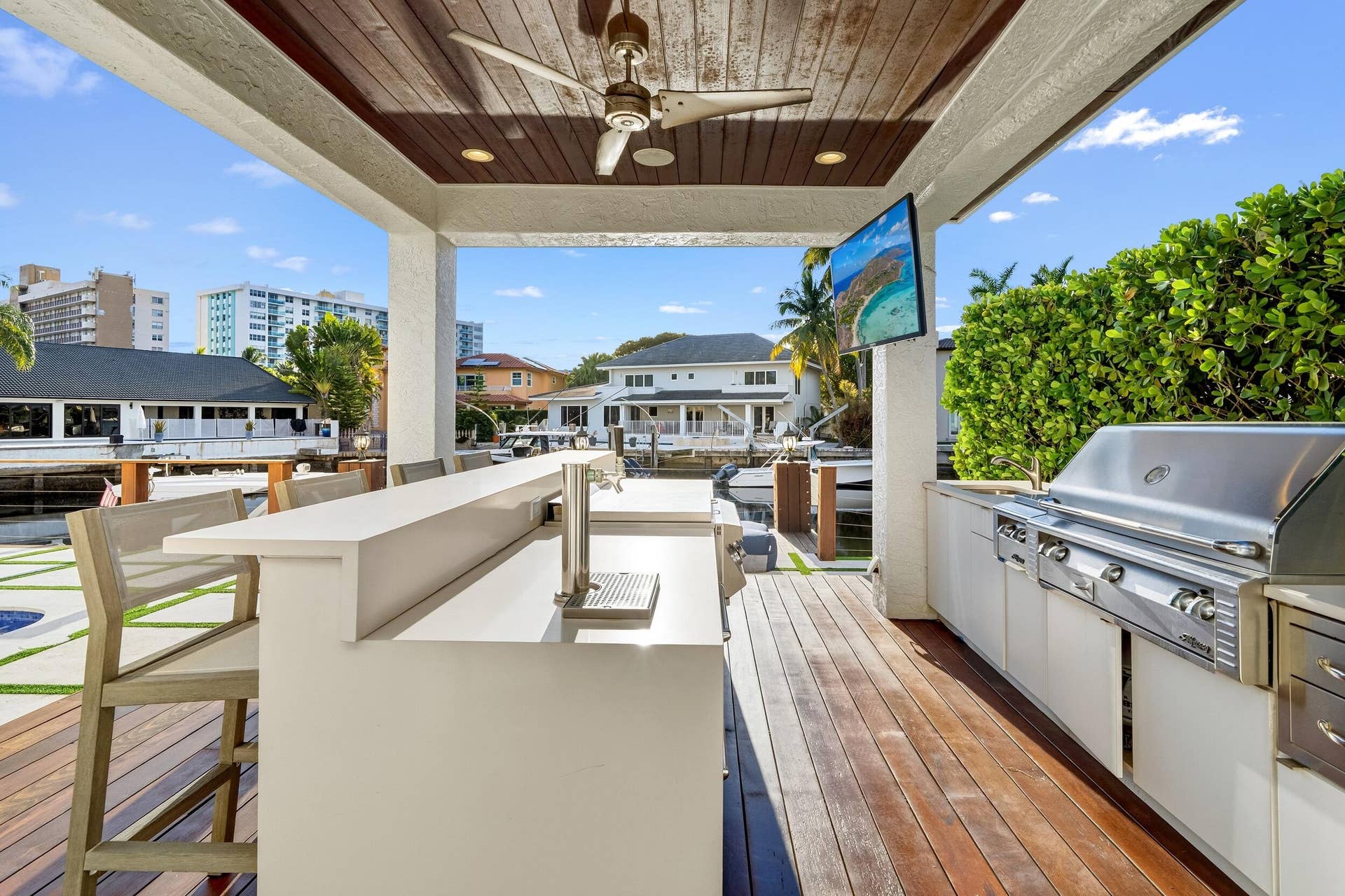 16430 NE 30th Avenue, North Miami Beach, FL 33160 16430