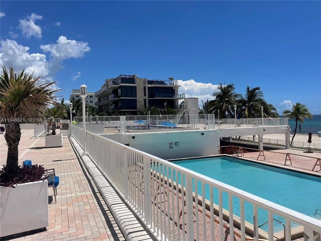 2201 S Ocean Drive, Hollywood, FL 33019 2201 pool