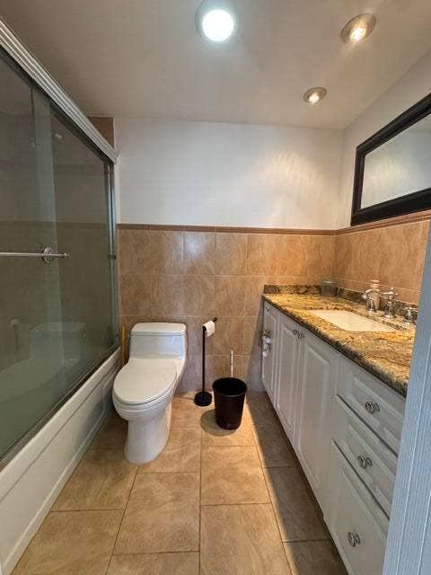 2201 S Ocean Drive, Hollywood, FL 33019 2201 2nd bathroom