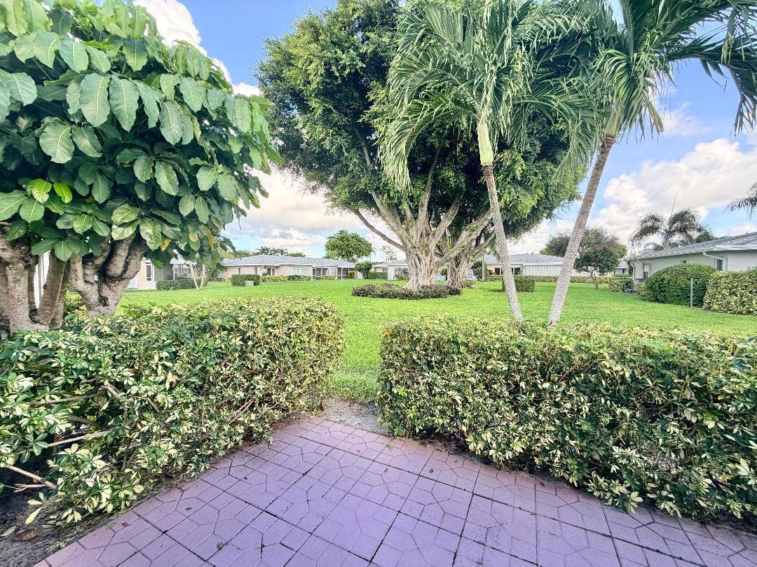 2521 Juniper Drive, #11-C, Delray Beach, FL 33445 View into backyard
