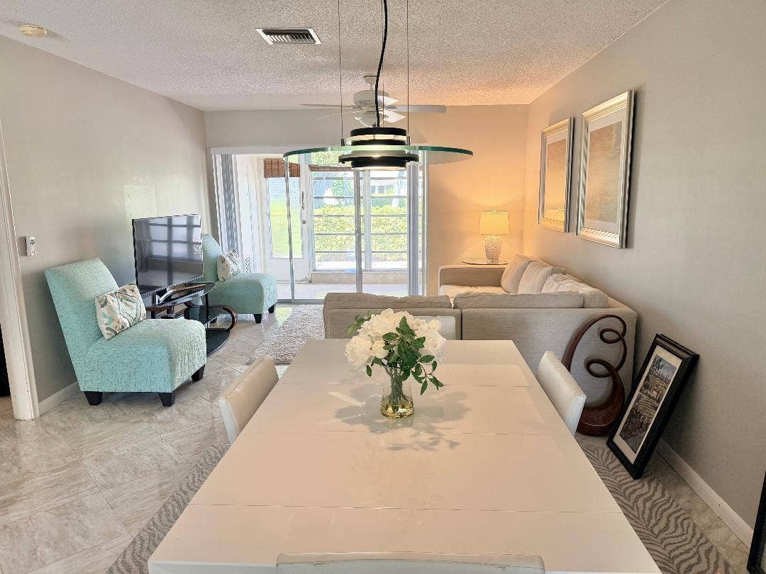 2521 Juniper Drive, #11-C, Delray Beach, FL 33445 Dining area to living room