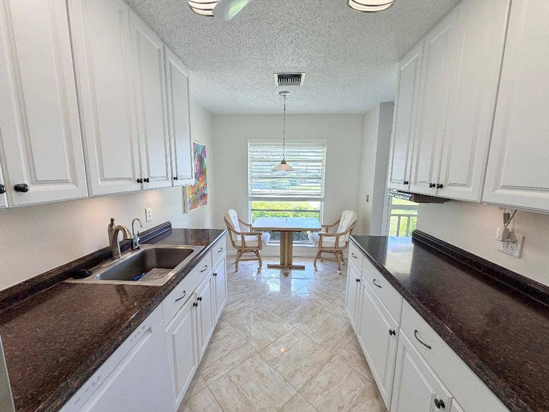 2521 Juniper Drive, #11-C, Delray Beach, FL 33445 Kitchen