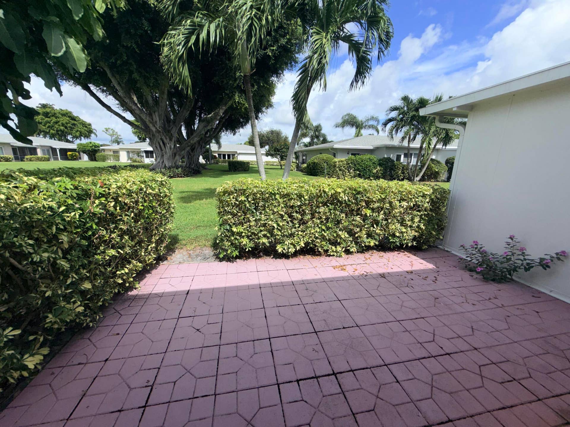 2521 Juniper Drive, #11-C, Delray Beach, FL 33445 Or without furniture
