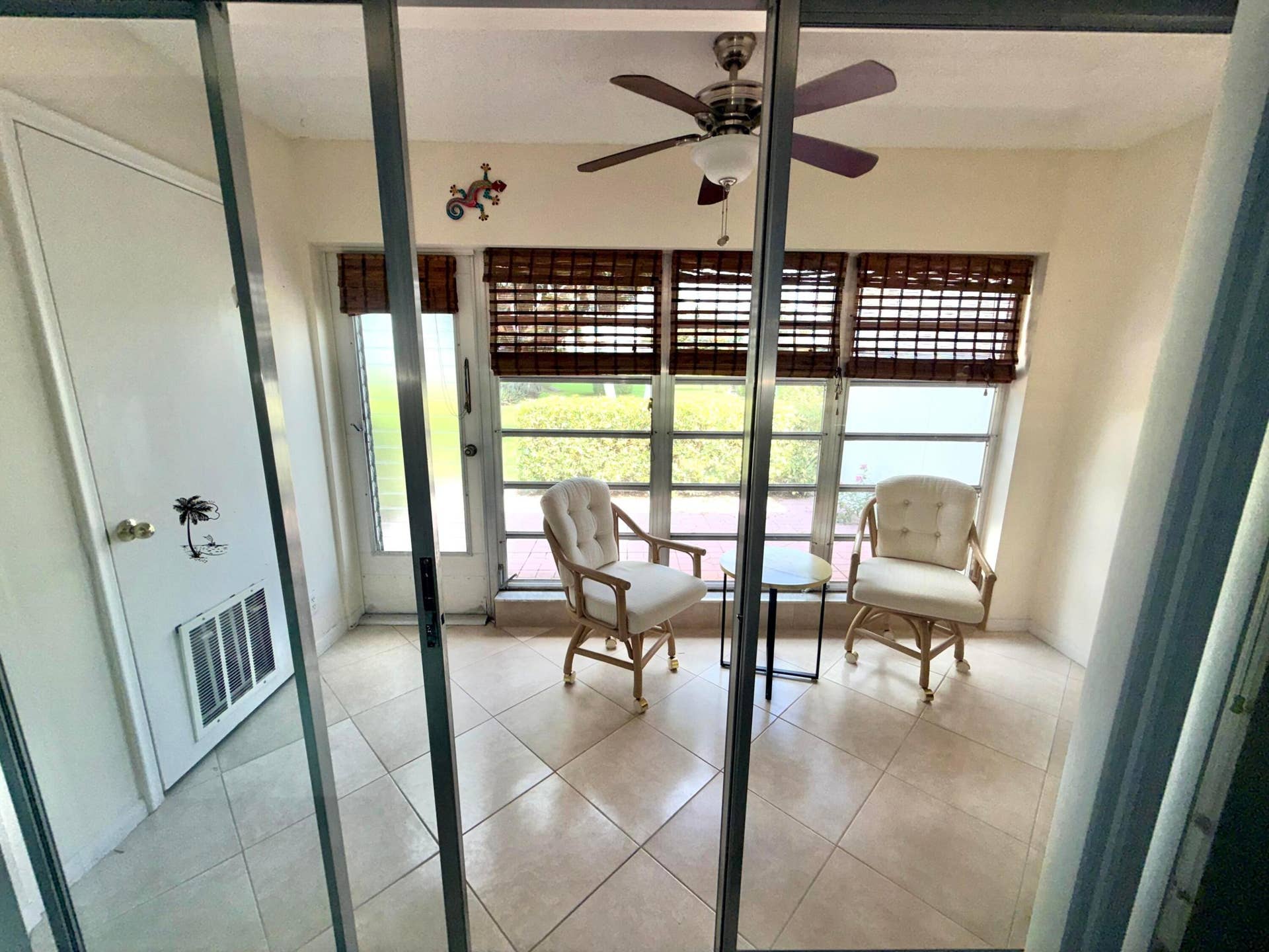2521 Juniper Drive, #11-C, Delray Beach, FL 33445 Florida room