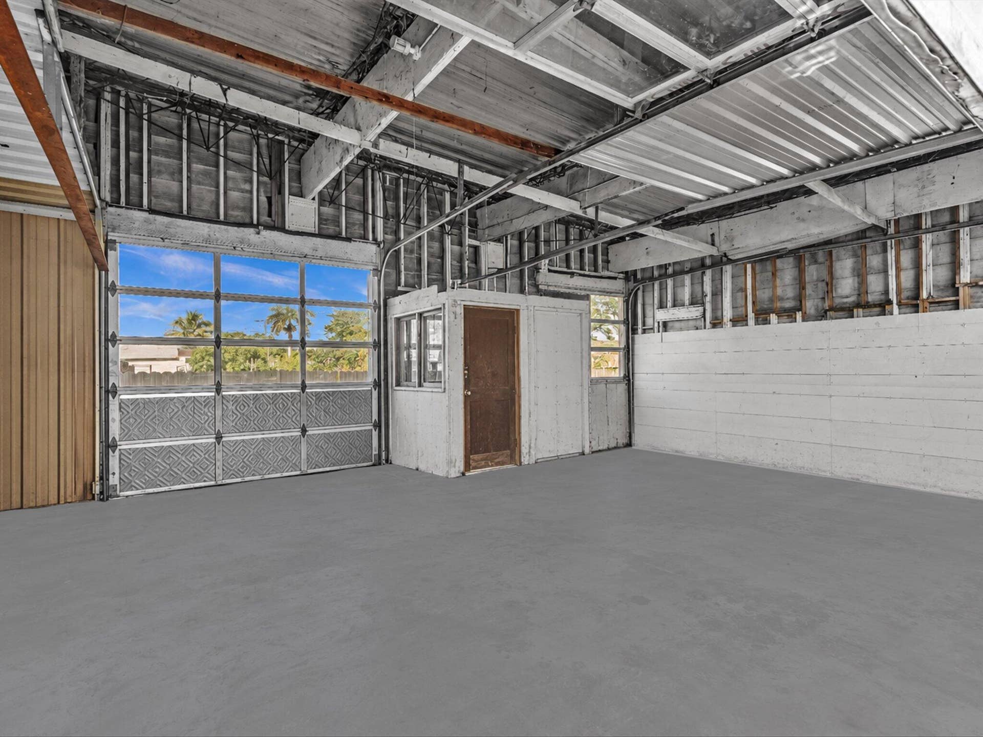 9 NW AVENUE D, Belle Glade, FL 33430 2 bay garage