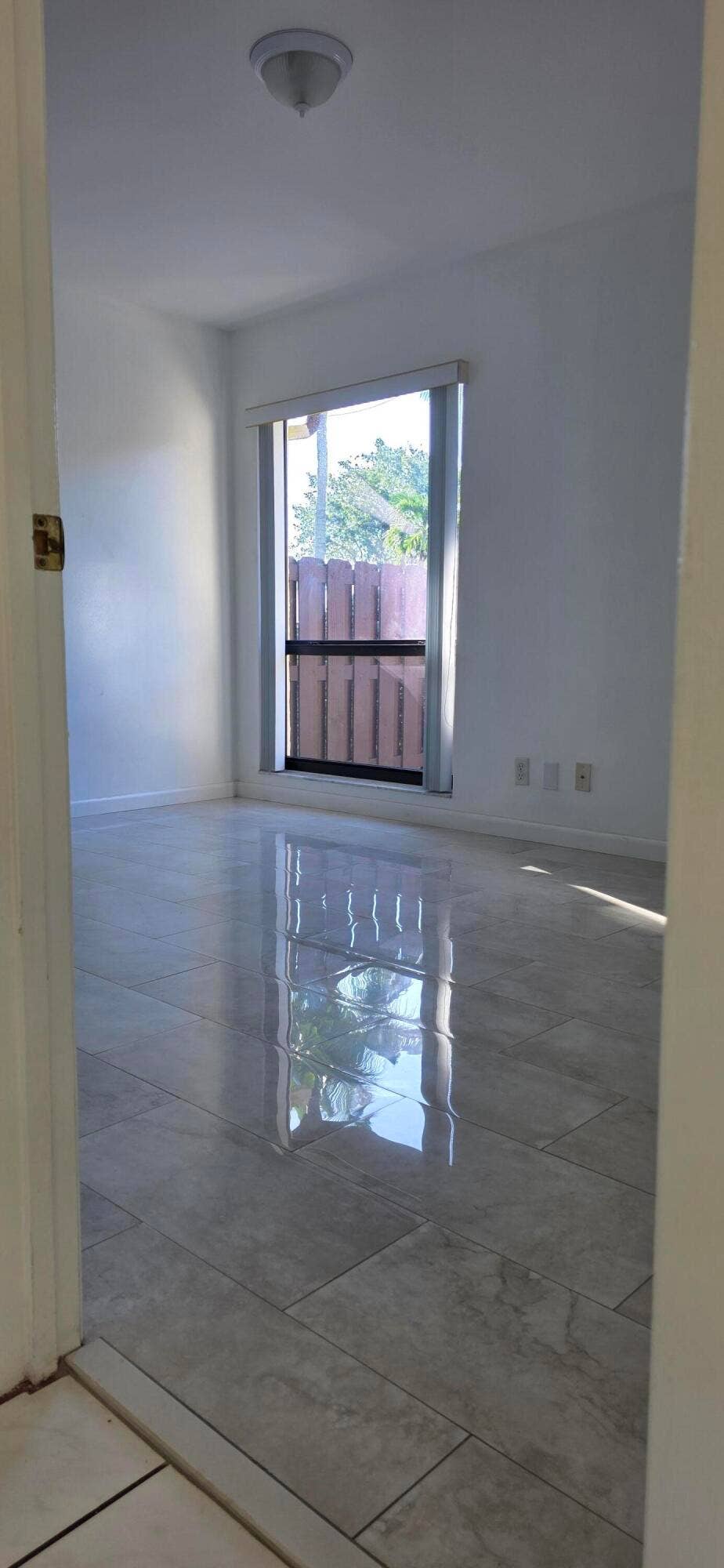 4928 SABLE PINE Circle, #D, West Palm Beach, FL 33417 922D 19