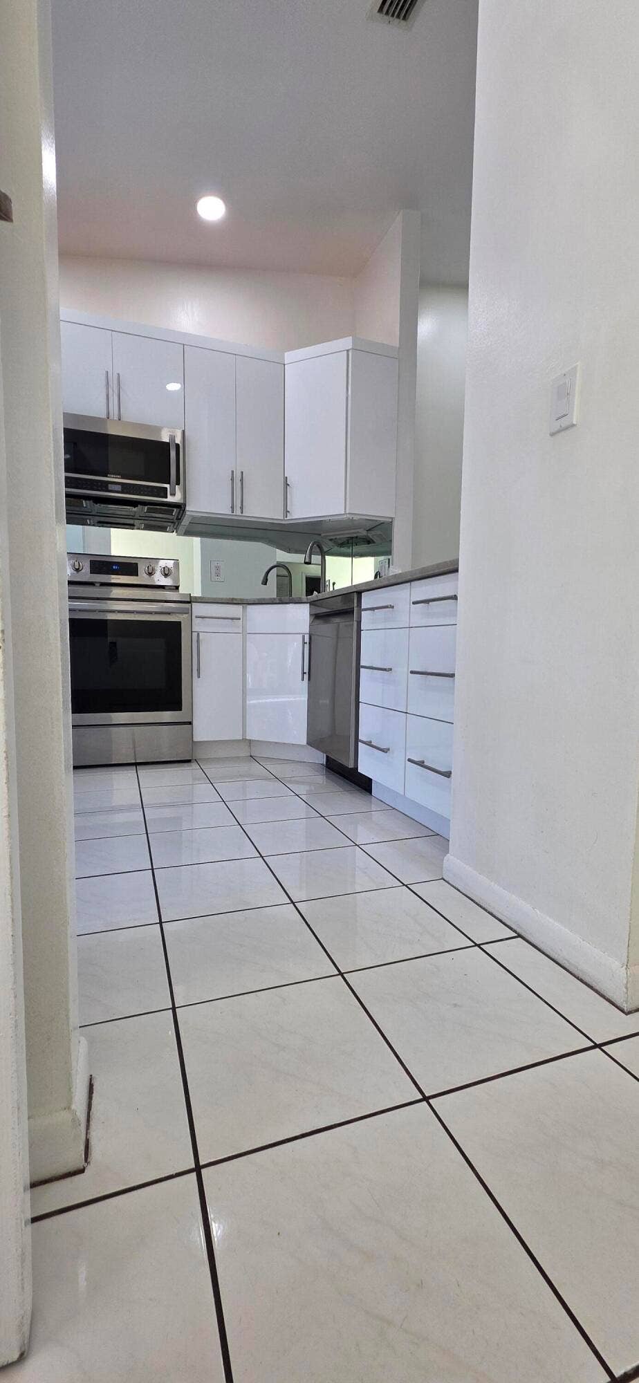 4928 SABLE PINE Circle, #D, West Palm Beach, FL 33417 922D 8
