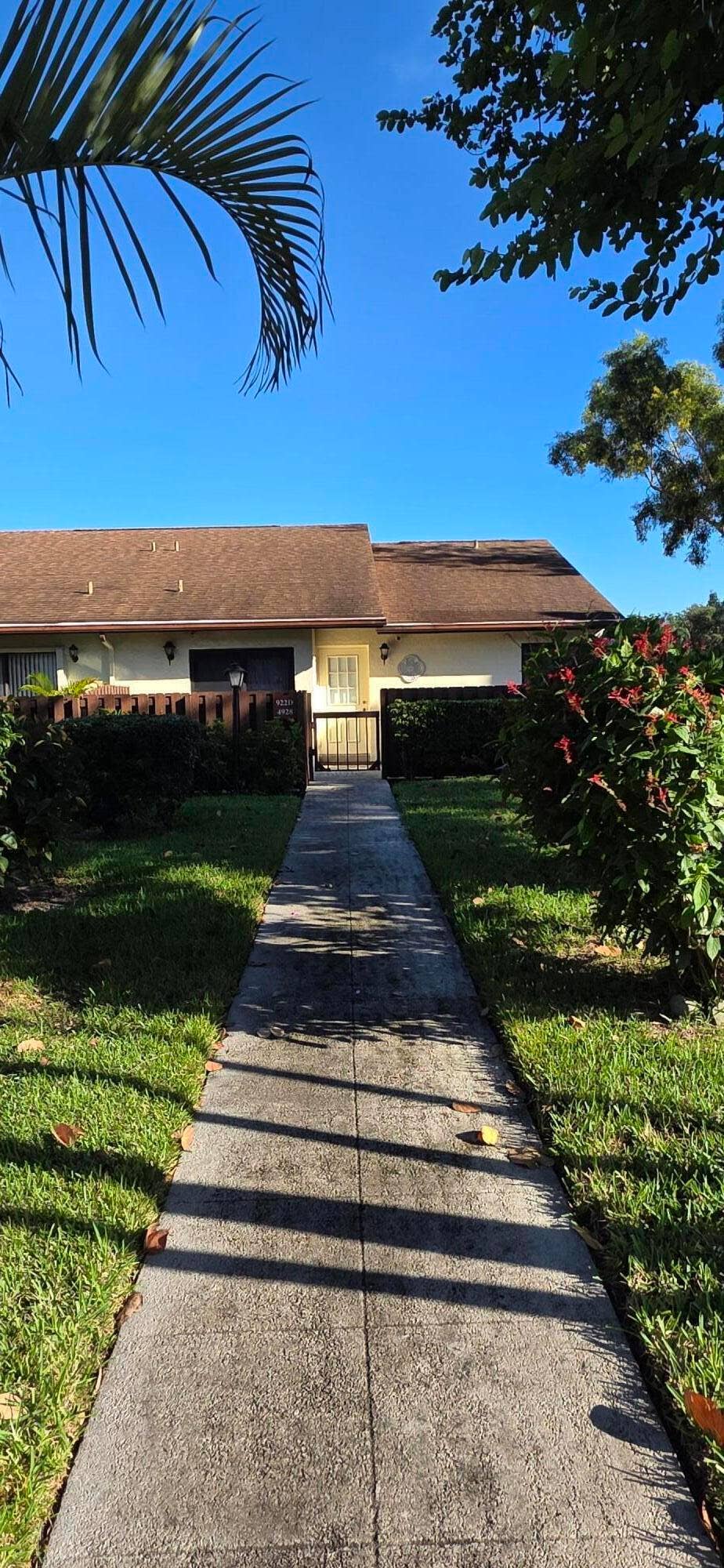 4928 SABLE PINE Circle, #D, West Palm Beach, FL 33417 922D 1
