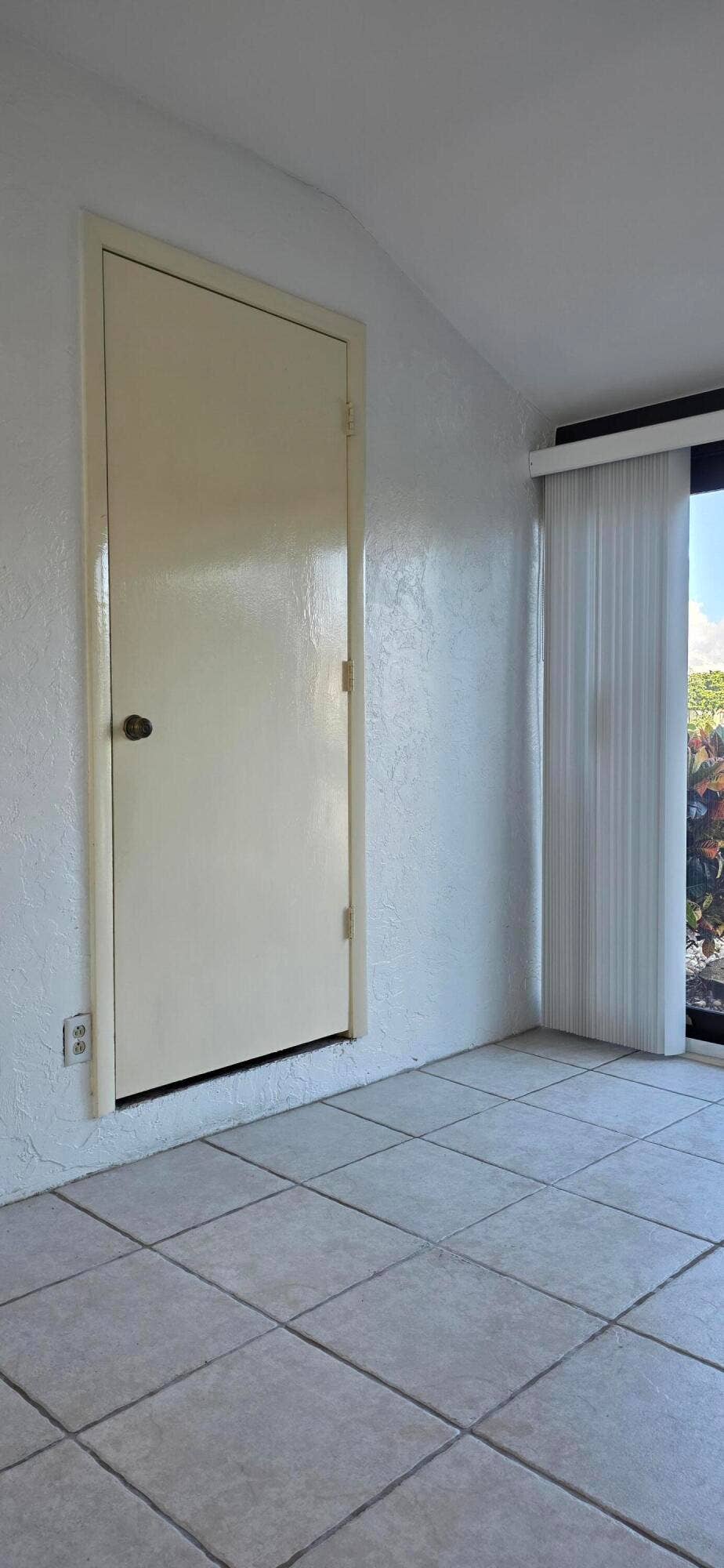 4928 SABLE PINE Circle, #D, West Palm Beach, FL 33417 922D 17