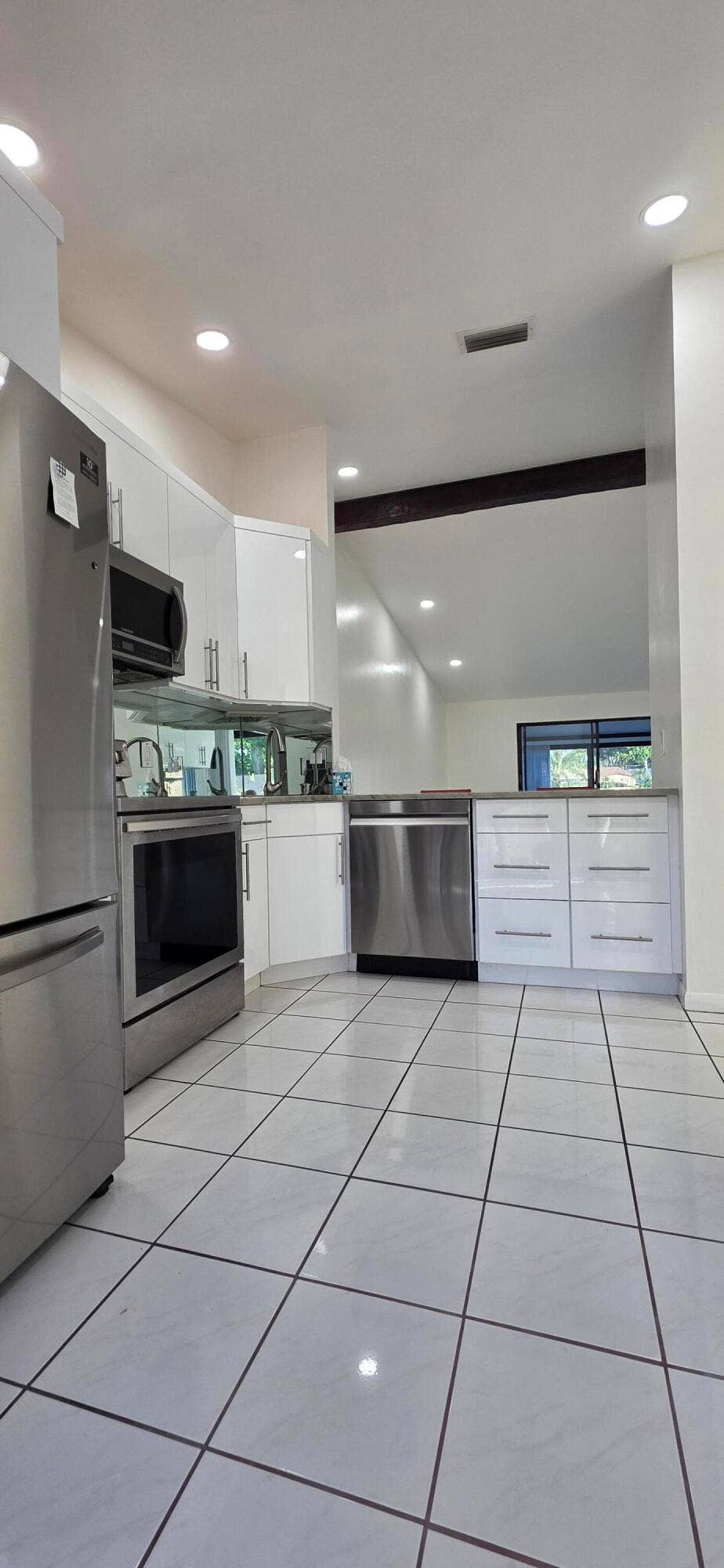 4928 SABLE PINE Circle, #D, West Palm Beach, FL 33417 922D 12