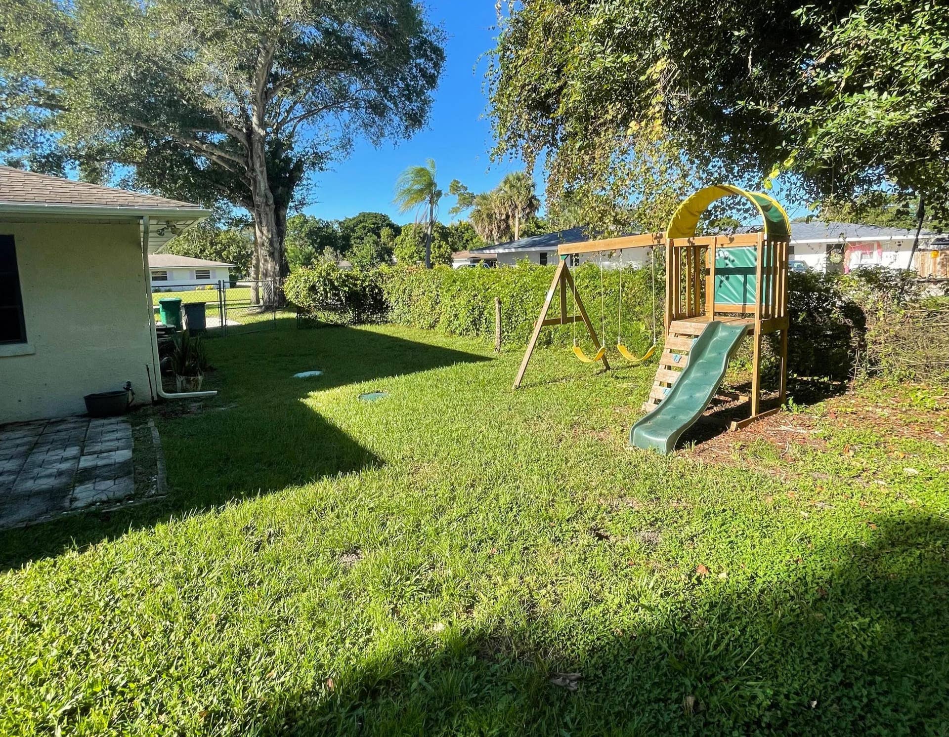 2616 Newport Drive, Fort Pierce, FL 34982 playset included